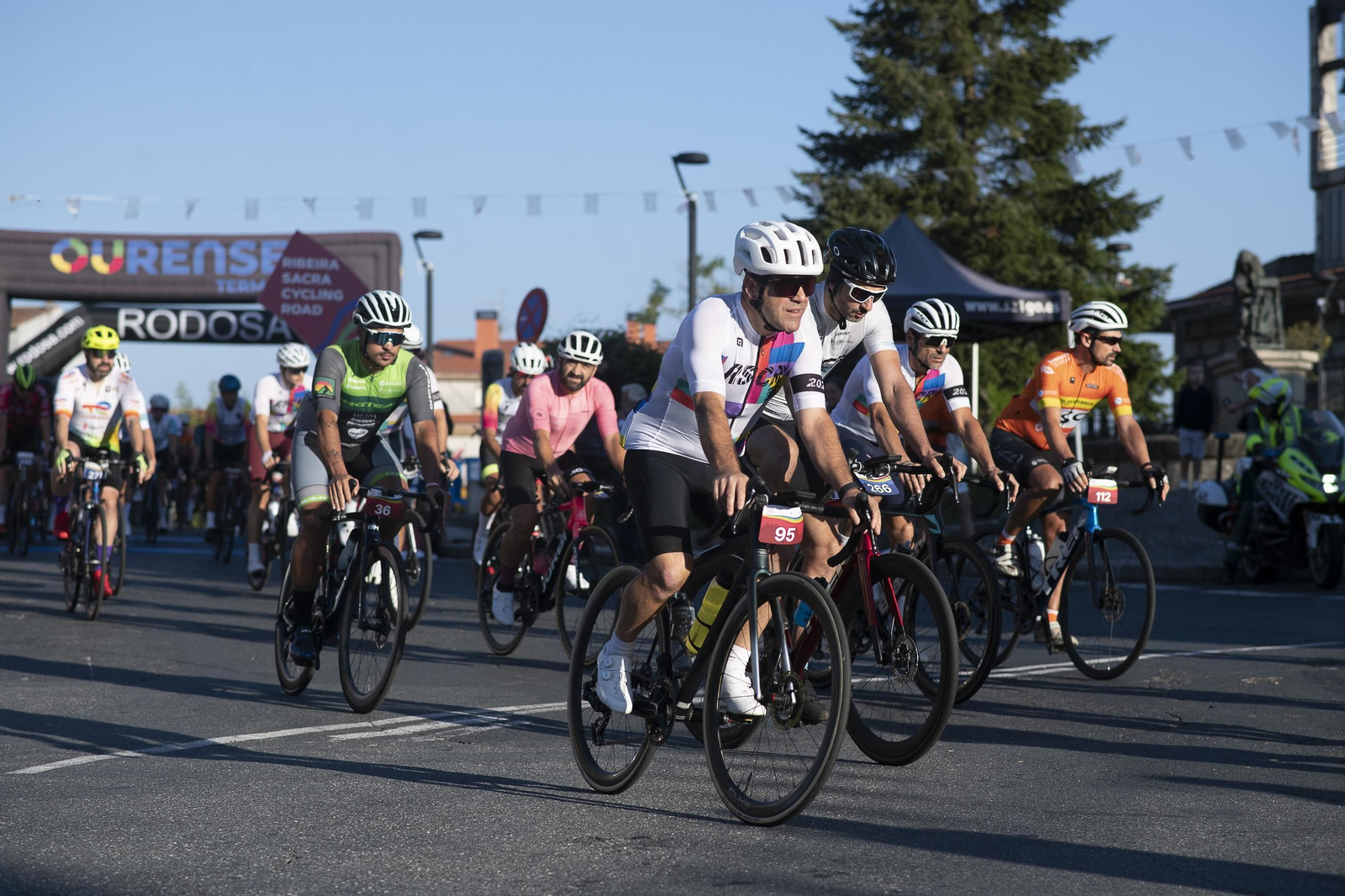 Pasión sobre dos ruedas desde Luíntra en la Ribeira Cycling Road