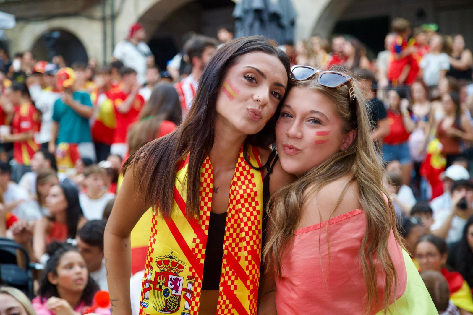 Galería | La provincia de Ourense se tiñe de rojo para apoyar a España en la final del Mundial