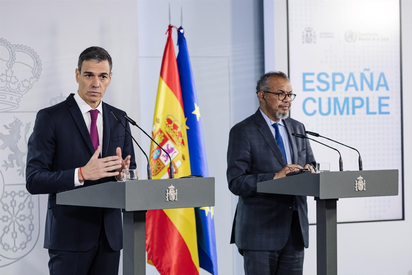 El presidente del gobierno de España con el director de la OMS