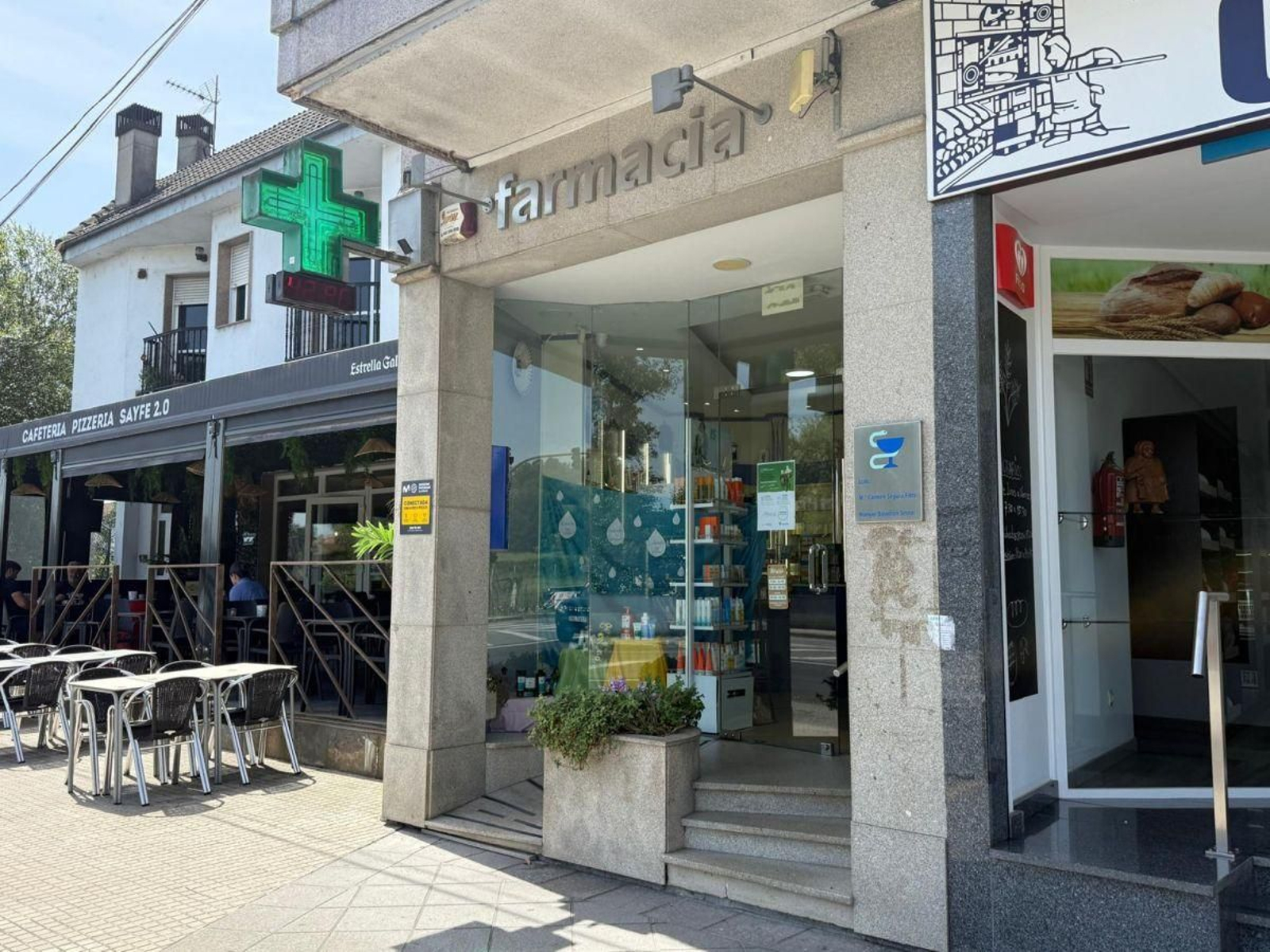 La farmacia de Reboredo, San Cibrao das Viñas.