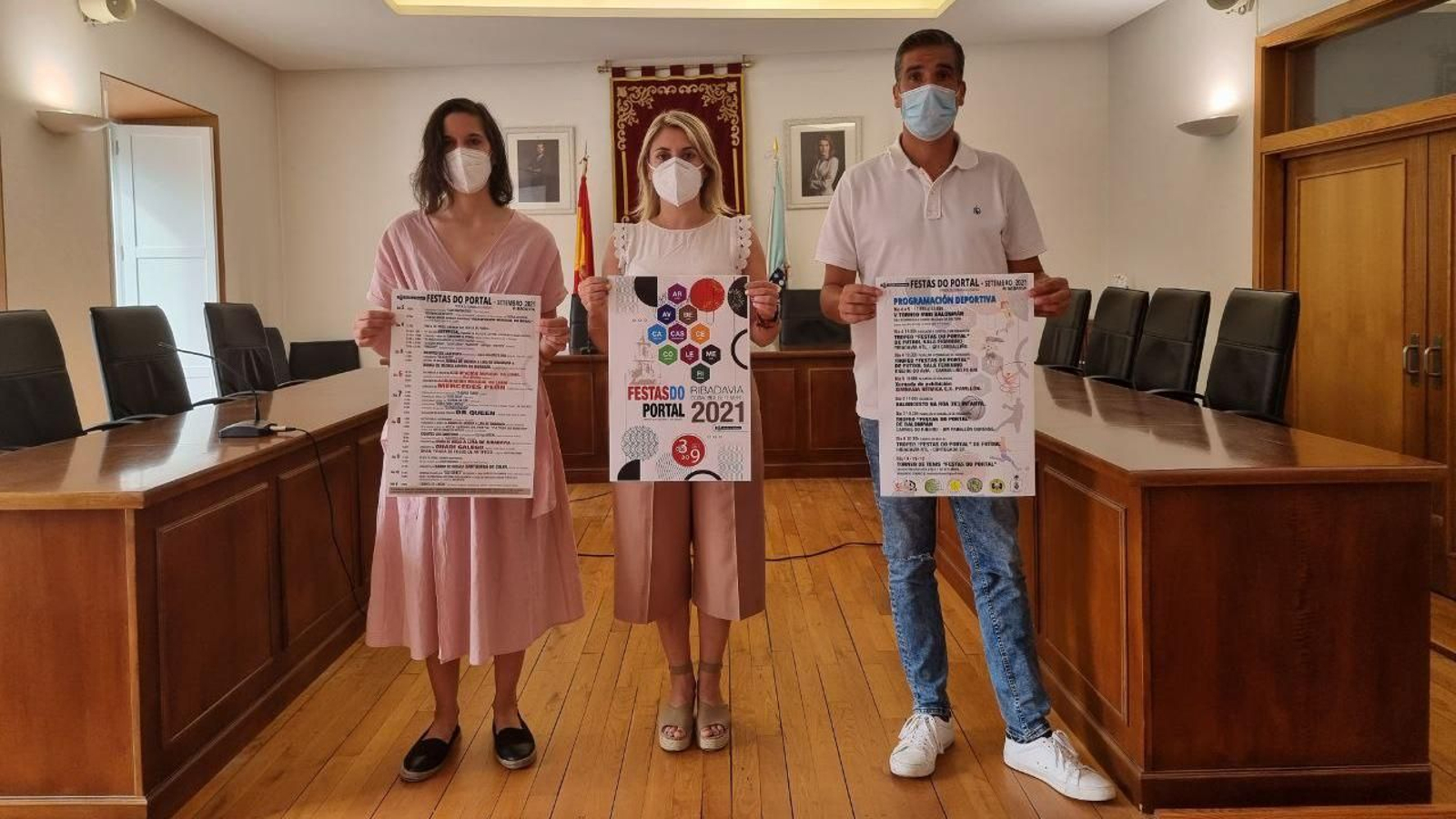 La concejala de Cultura,  Paula Rodríguez; la alcaldesa, Noelia Rodríguez y Enrique Rodríguez, edil de Deportes.