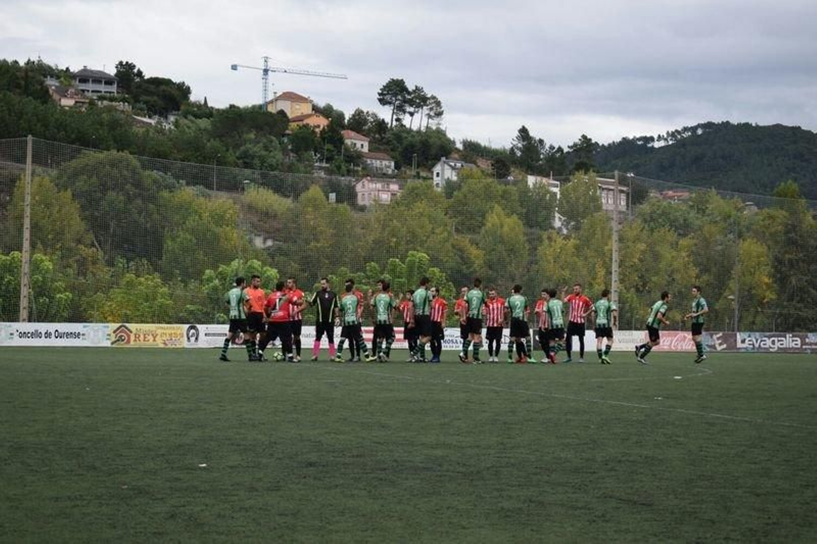 Imagen previa al inicio del encuentro entre el Carballeira y el Allariz B.
