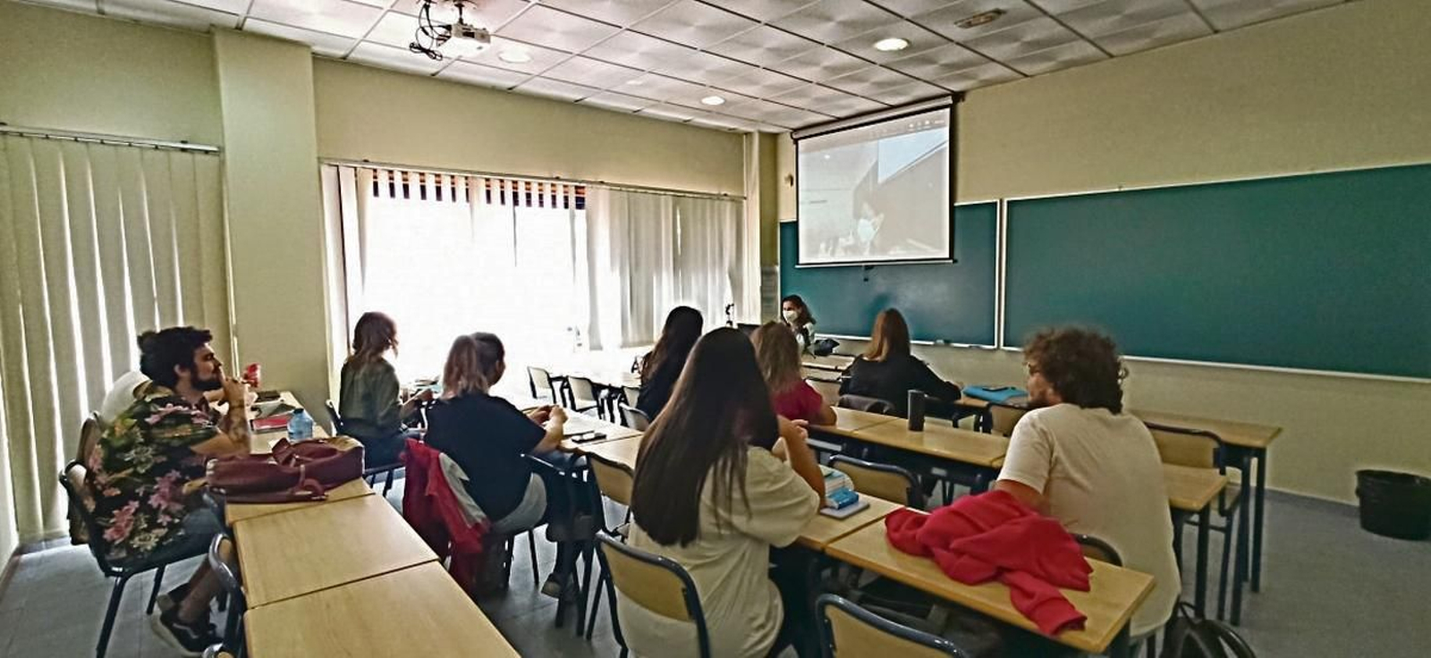 Los alumnos de la academia Premir que se presentarán al examen de primaria, durante un simulacro.