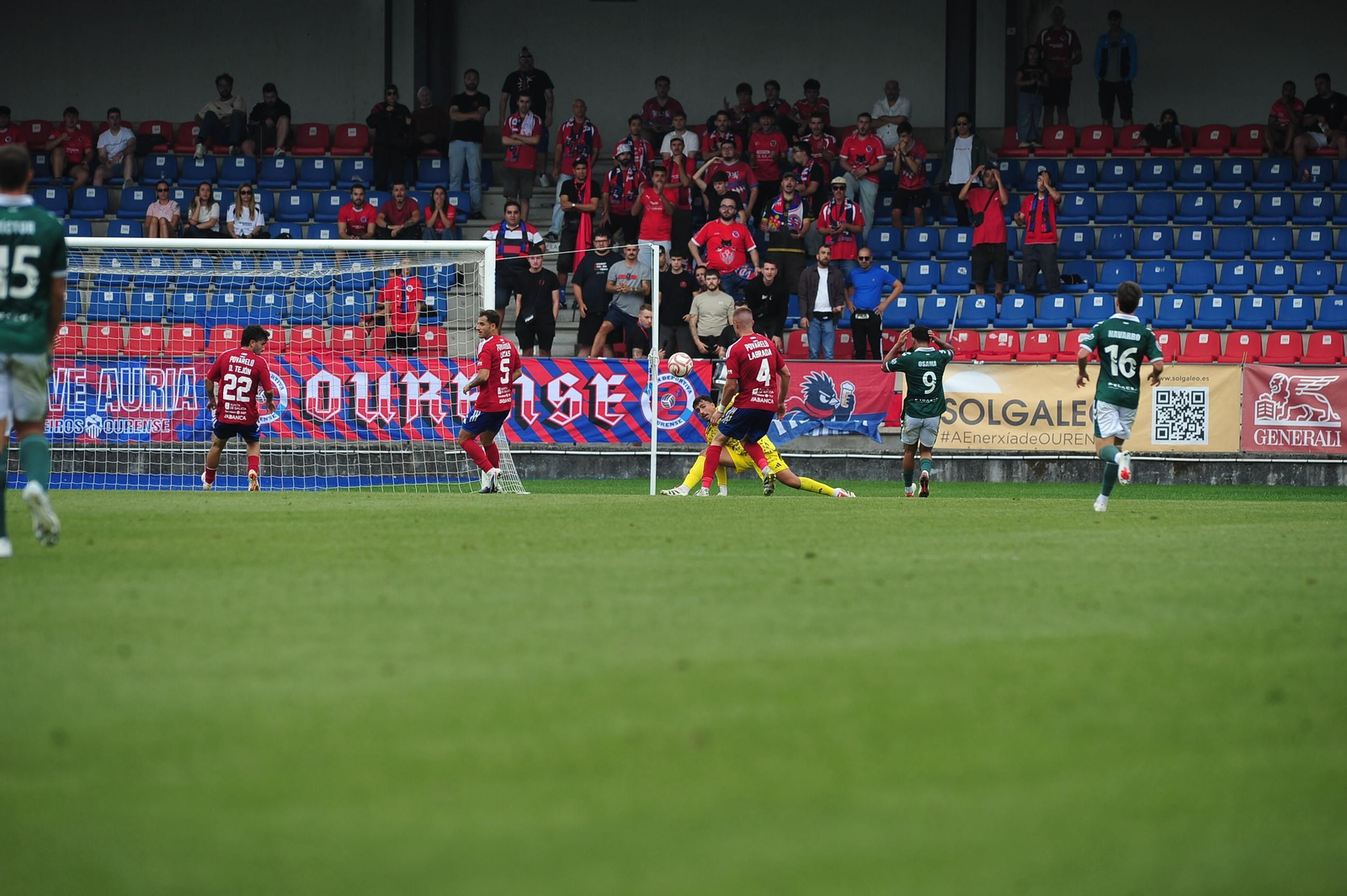 Galería | O Couto disfruta del buen tiempo y el empate de la UD Ourense ante el Cacereño