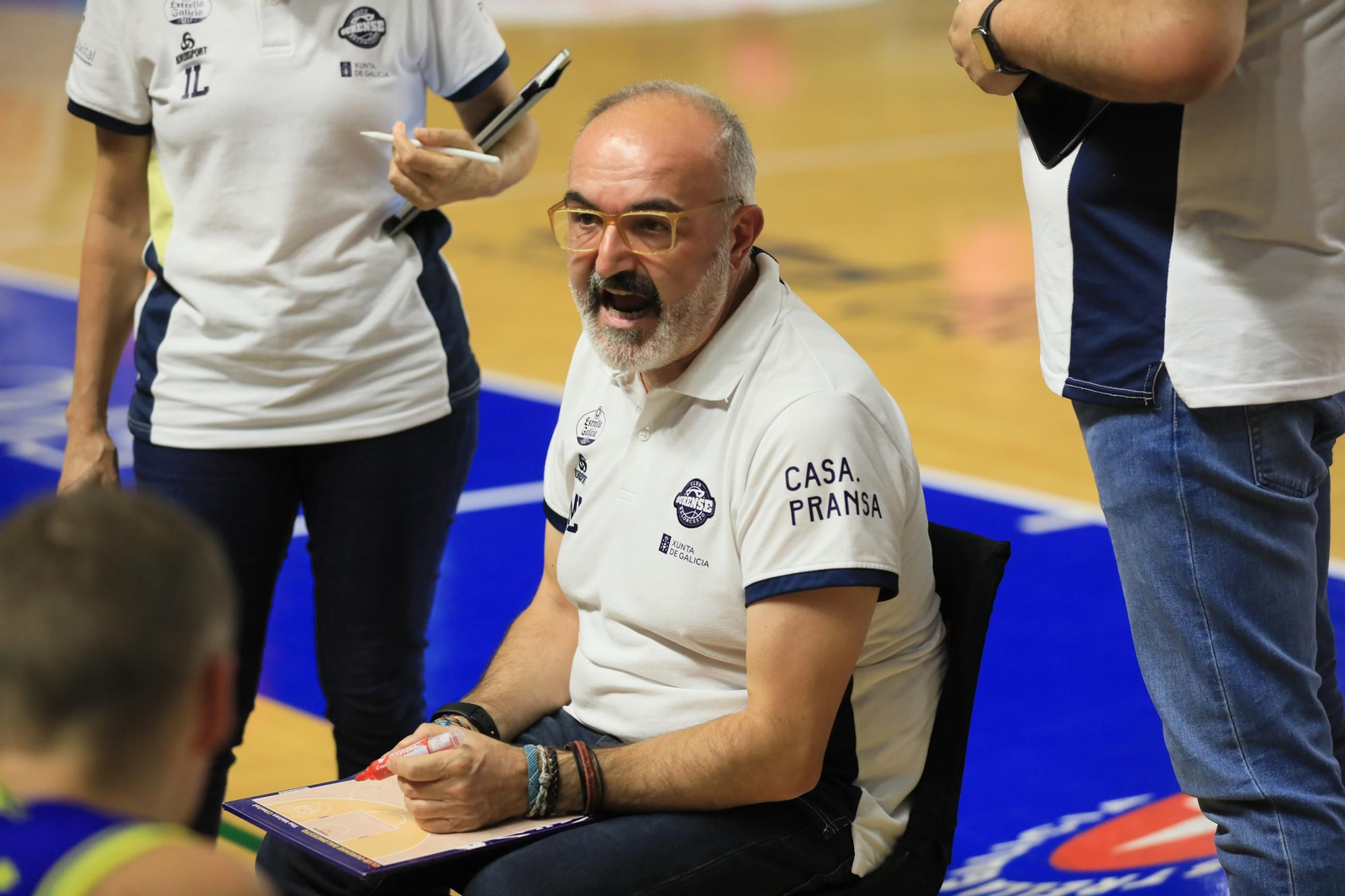 Galería | Noche triste en el Pazo con la derrota del COB ante el Alicante (79-83)