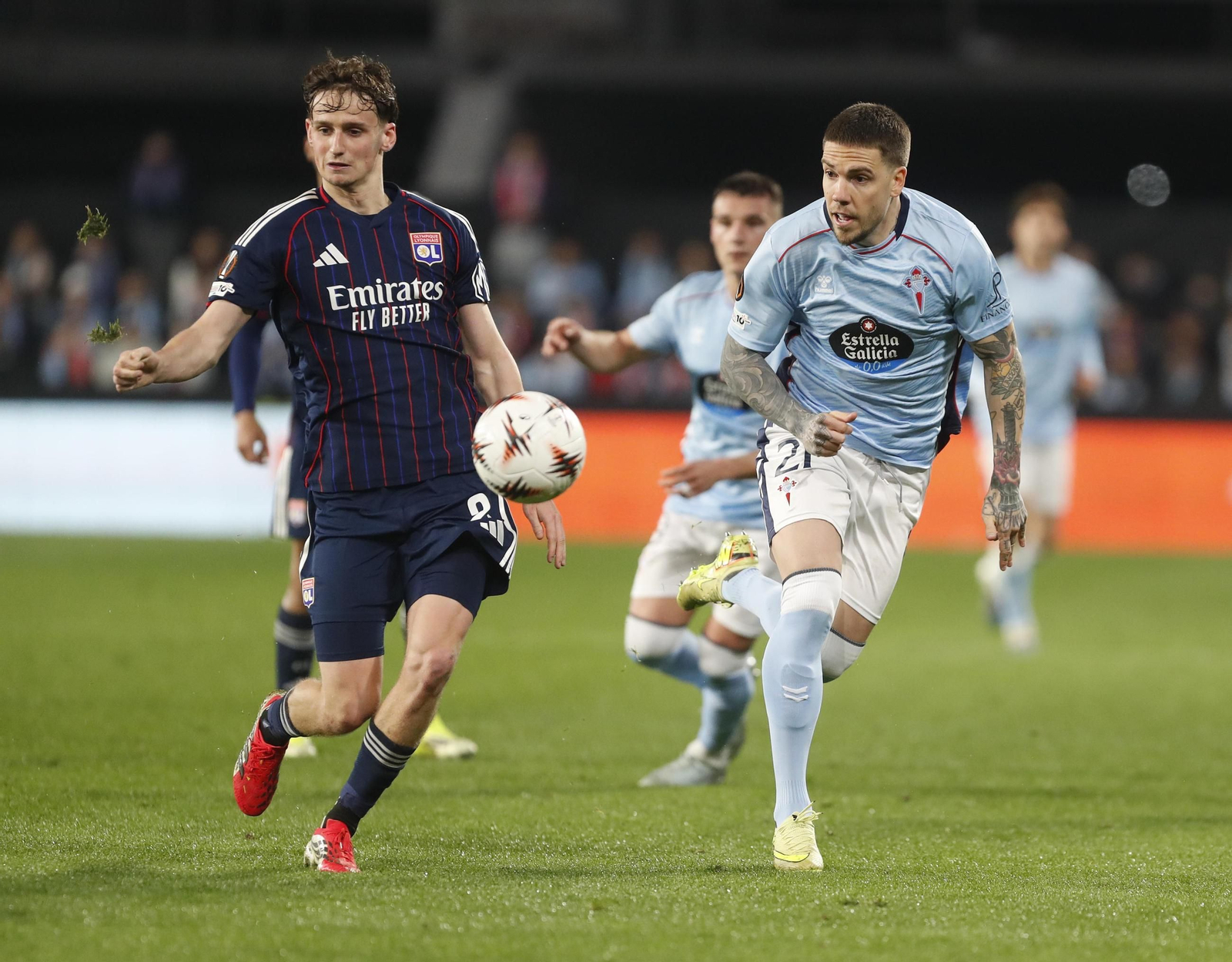 Galería | El Celta y el Olympique, un duelo de altura en Balaídos