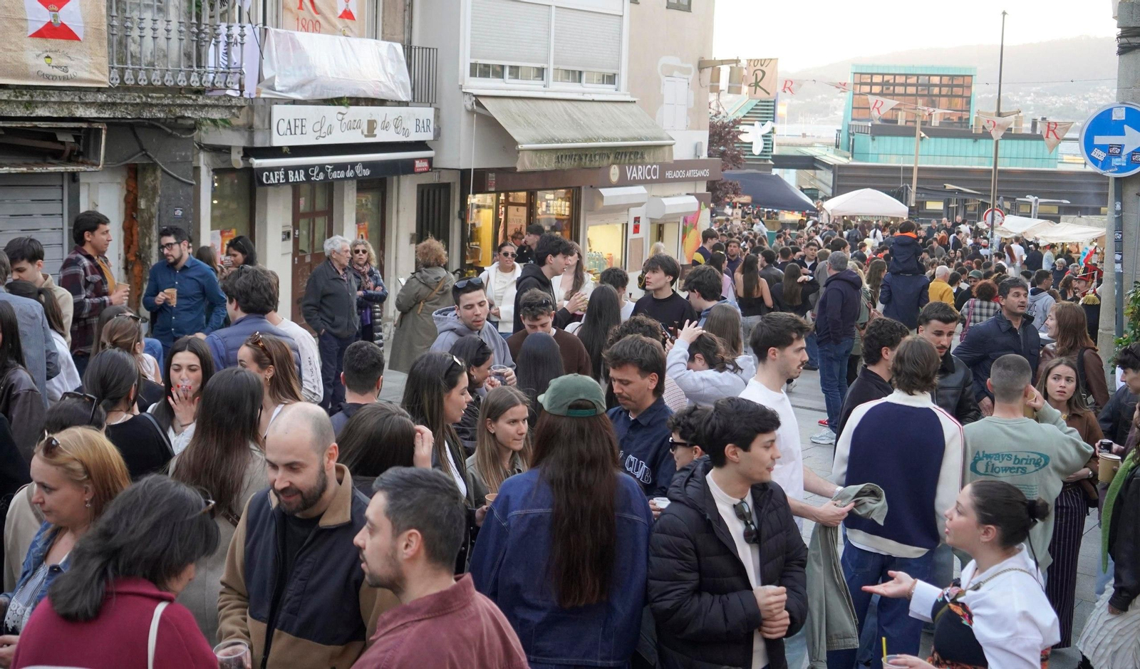 Galería | Ambiente festivo en el Casco Vello para celebrar la Reconquista