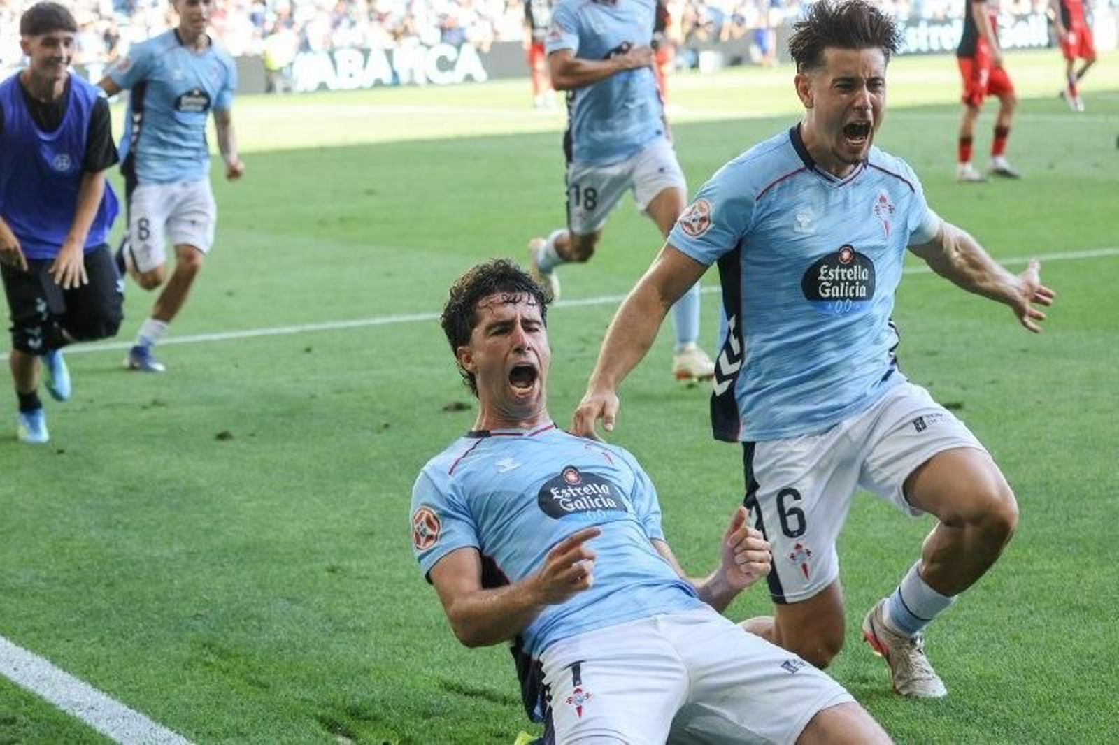 Galería | El Celta Fortuna golea a la Ponferradina y sube a Segunda División