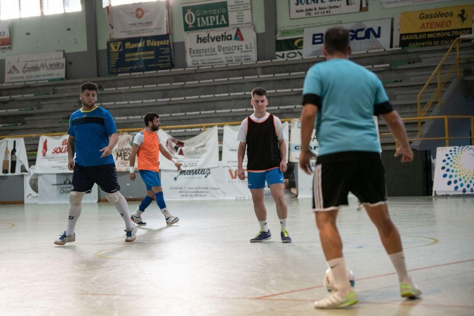 Los jugadores del Gri Carballiño, en una sesión de trabajo en el Paco Chao.