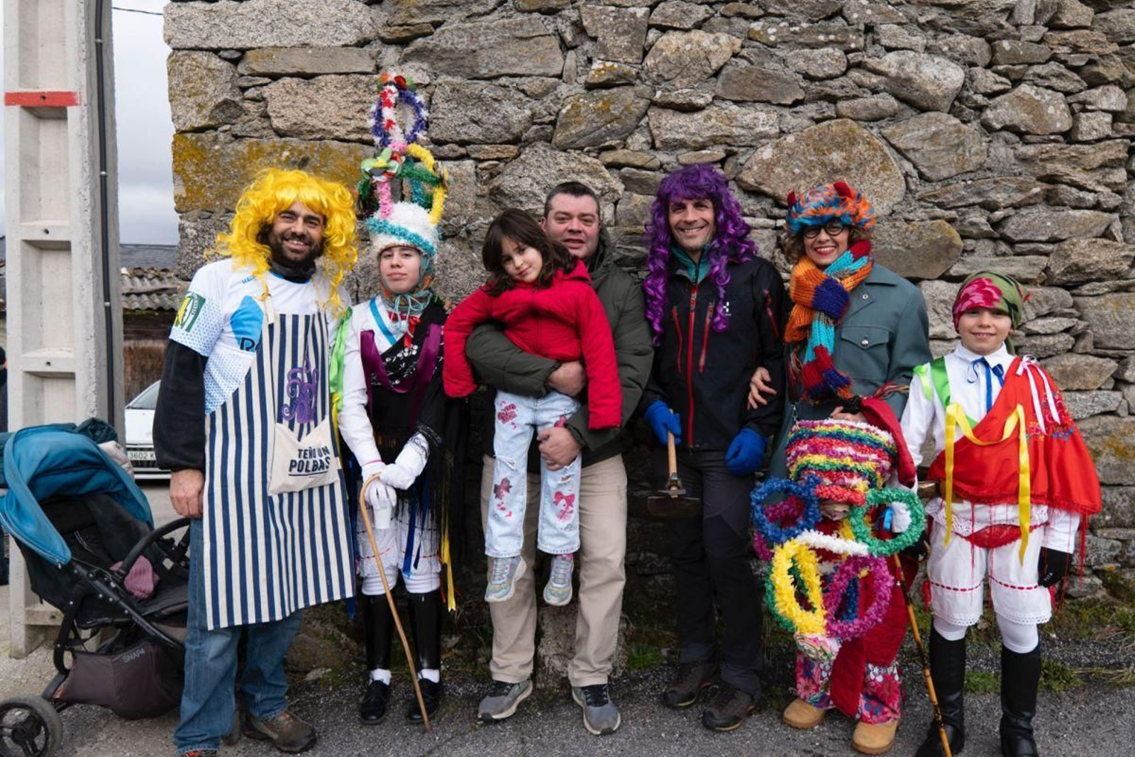 Todo disfraz vale para tocar en el fulión acompañando a las mázcaras.