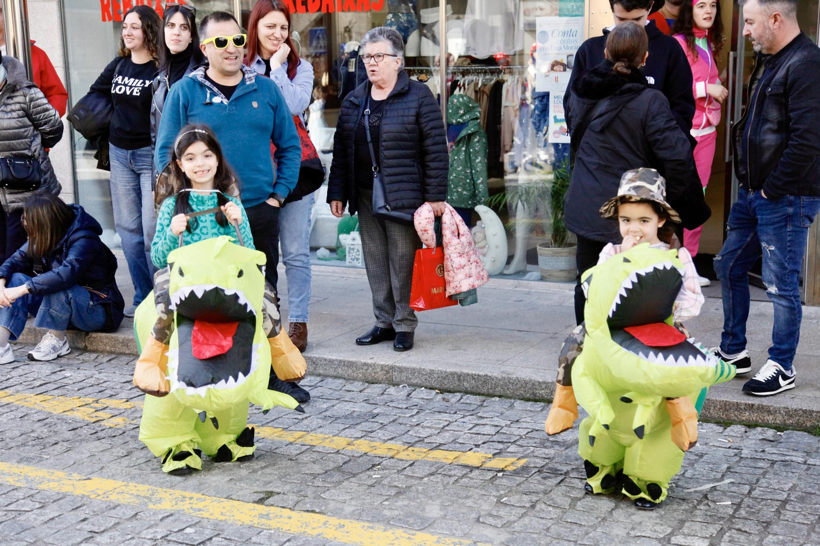 Galería | Celanova reúne 32 comparsas en su Piñata