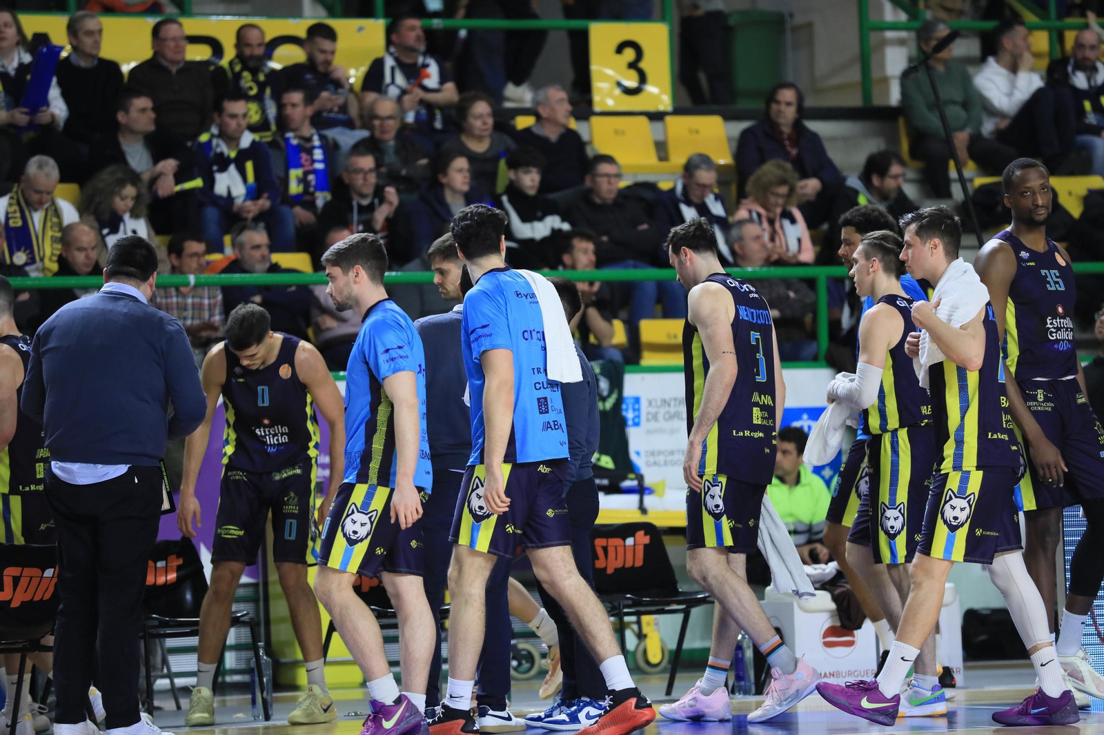 Galería | El Pazo, a reventar para el derbi COB-Obradoiro