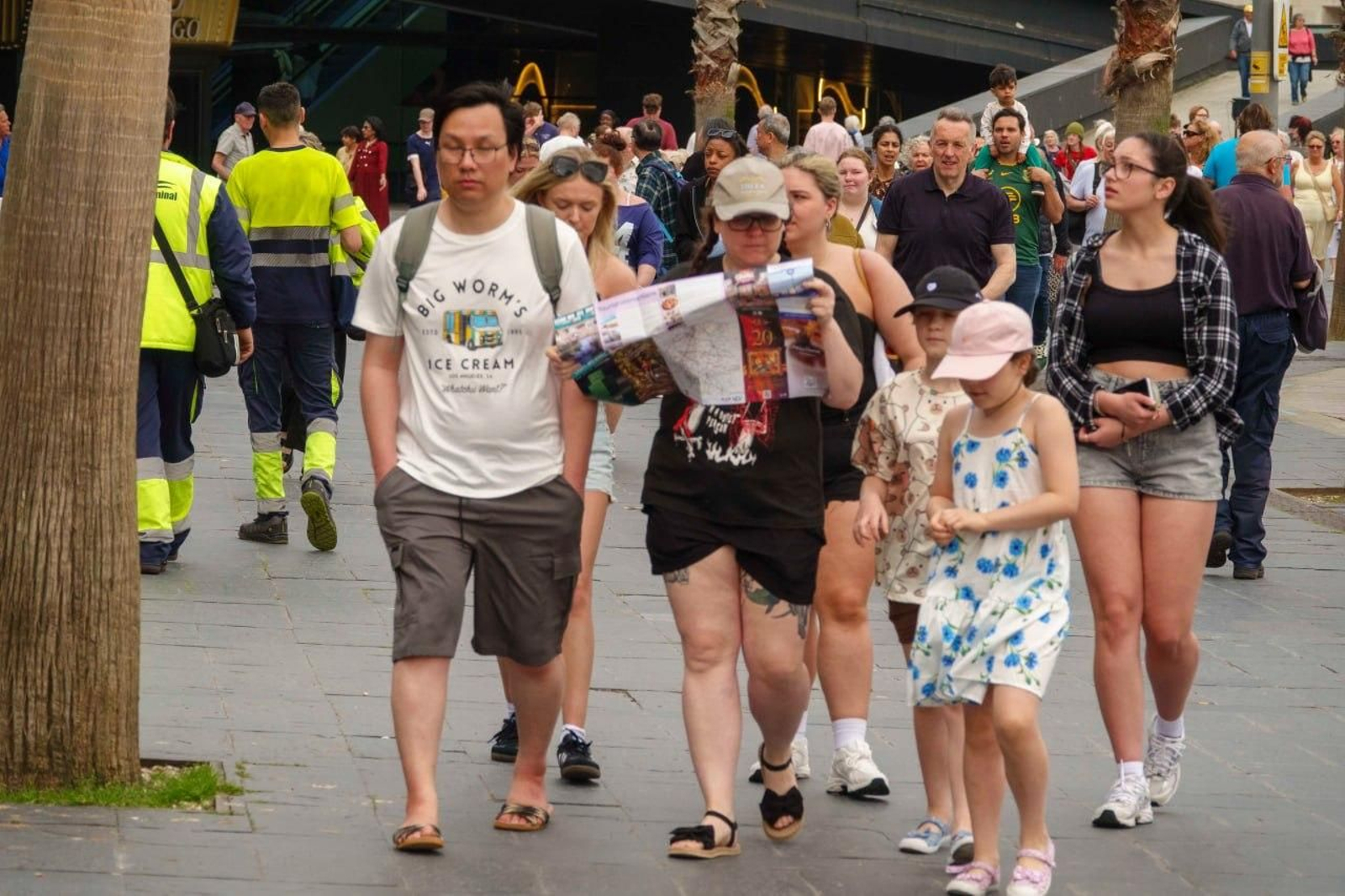 Galería | Vigo recibe la primera triple escala de cruceros del año