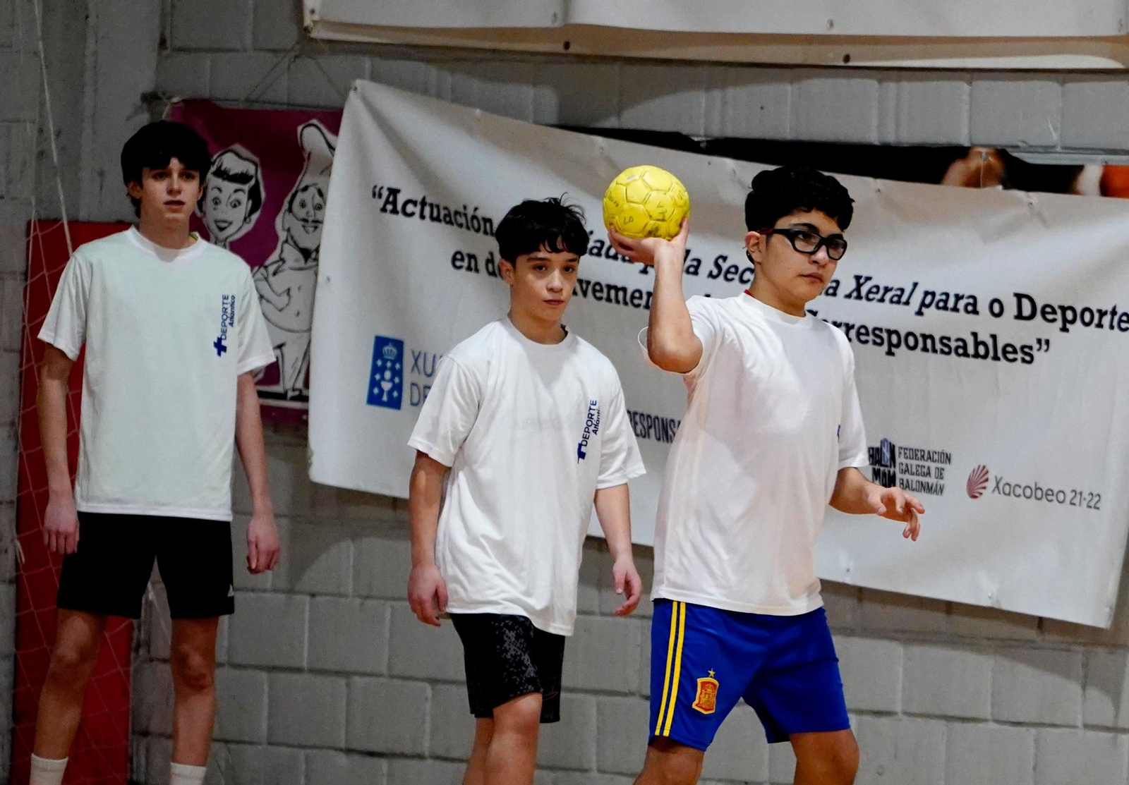Galería | Chapela acoge un entrenamiento multigeneracional de balonmano
