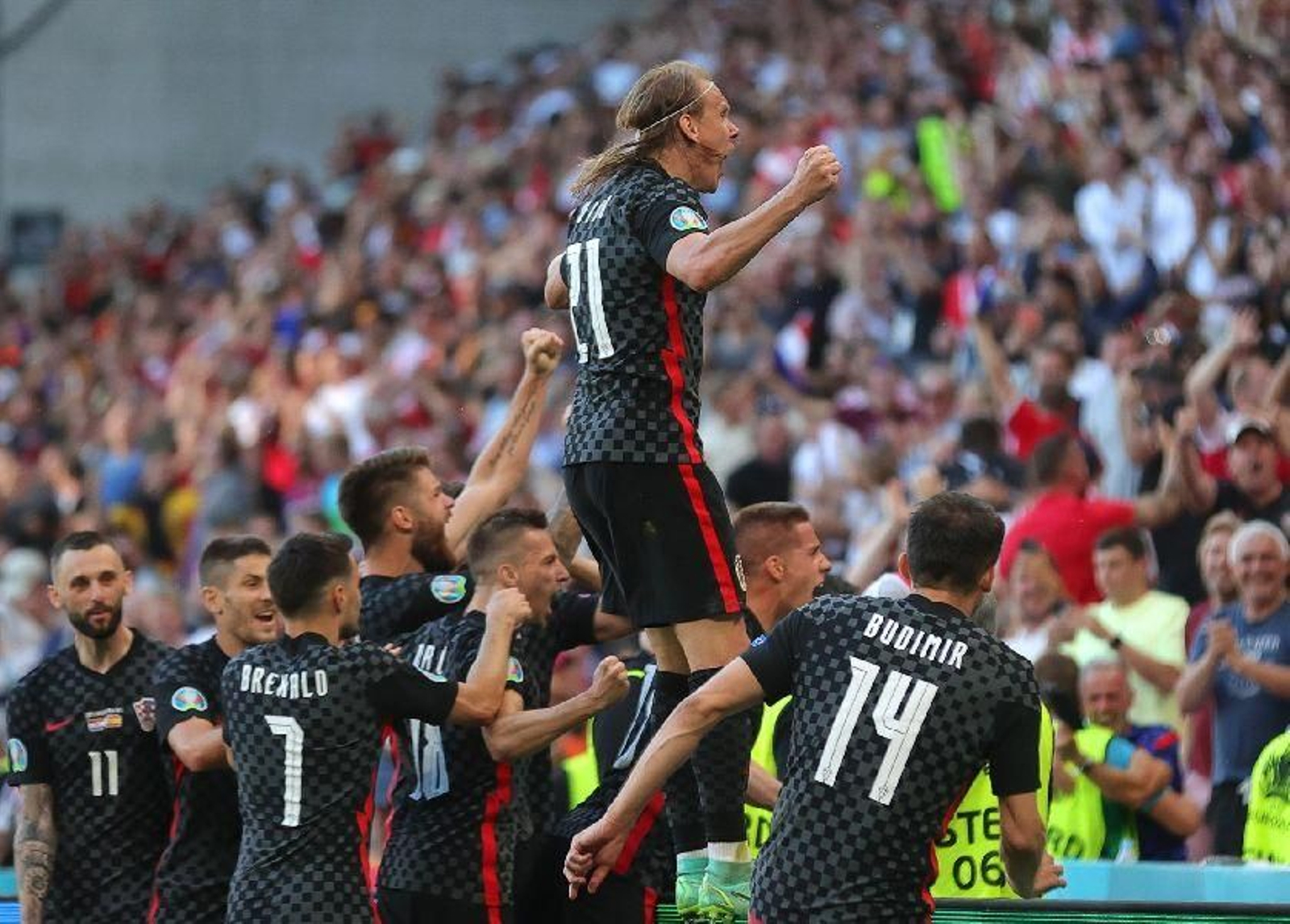 España sufre en su pase a cuartos 10