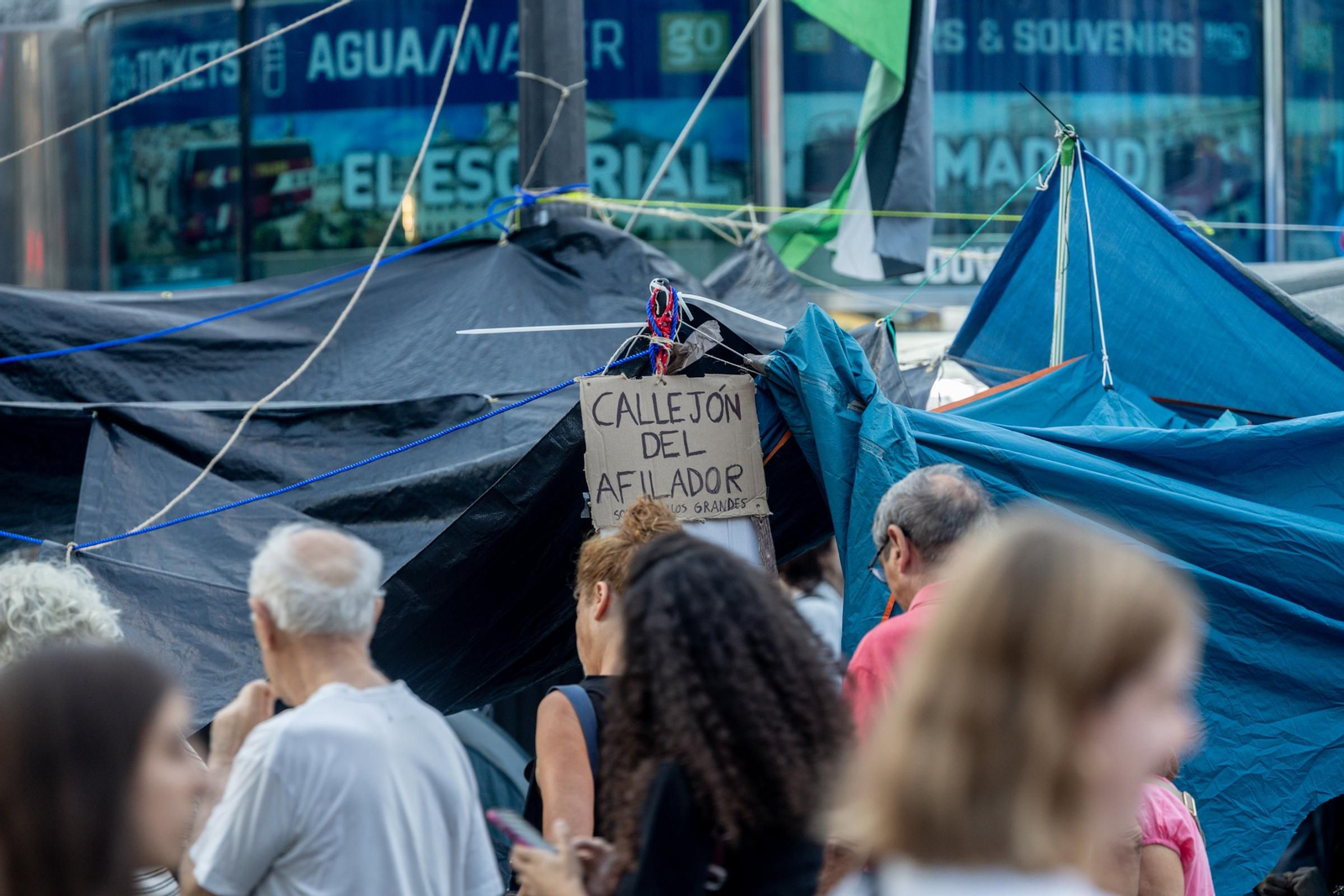 Galería | La acampada de Sol por una vivienda digna se sigue extendiendo y los congregados insisten en esta medida de presión