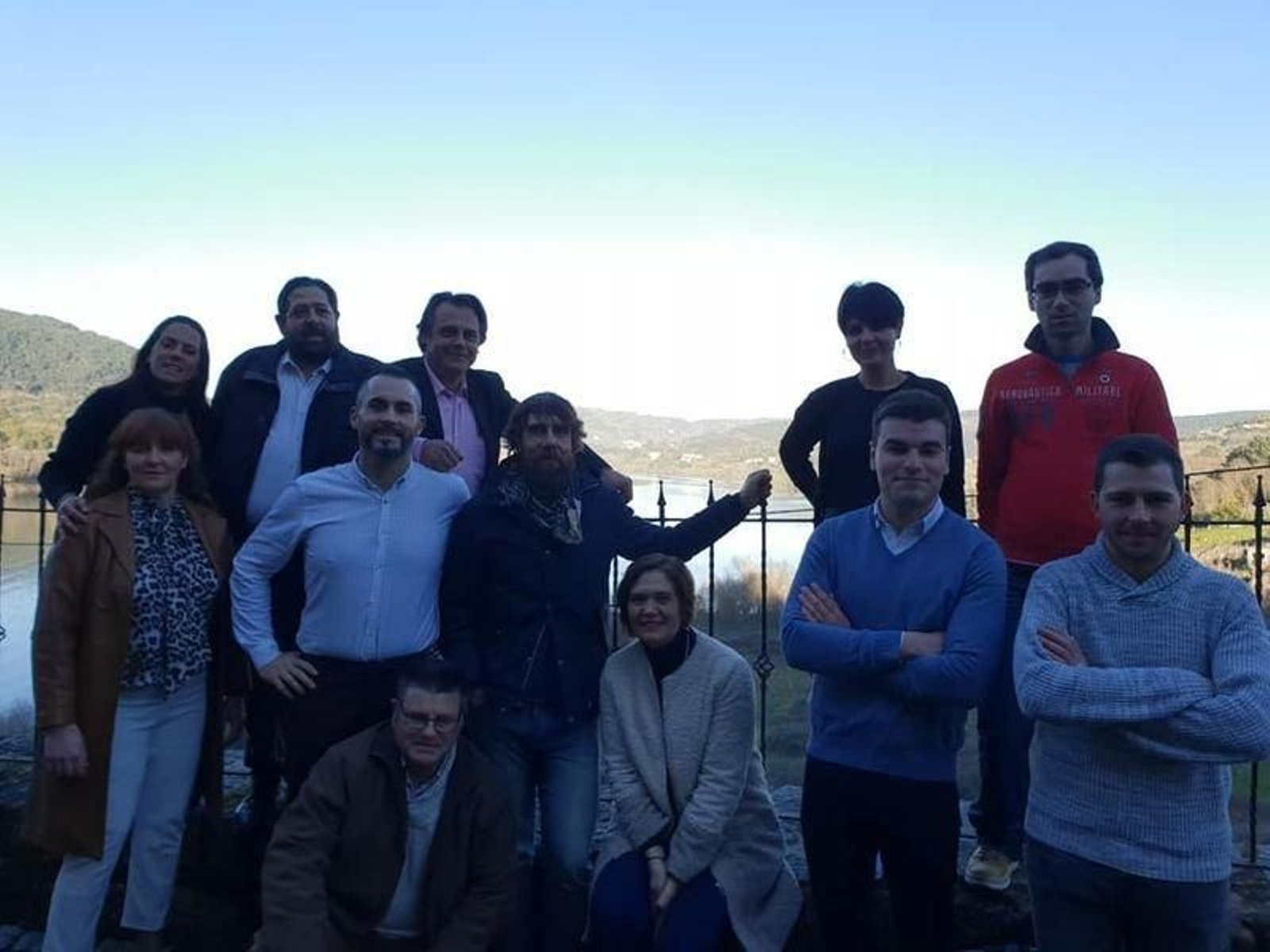 Emilio José Garrido, con jersey rojo, arriba a la derecha, con el resto de miembros de la candidatura.