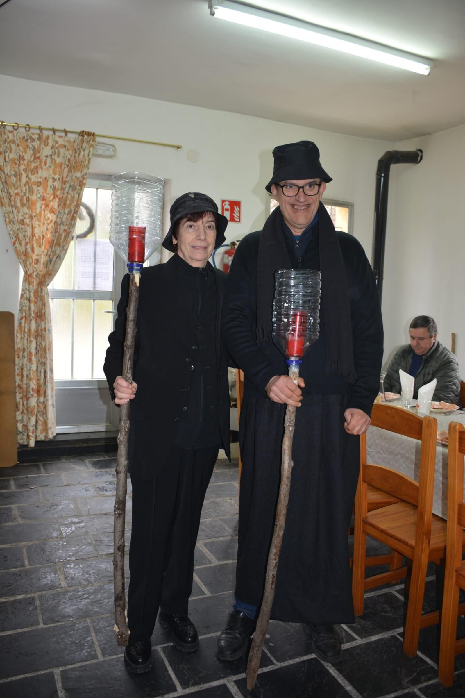 Galería | Los vecinos de San Vicente celebran el Entroido y homenajean a su localidad