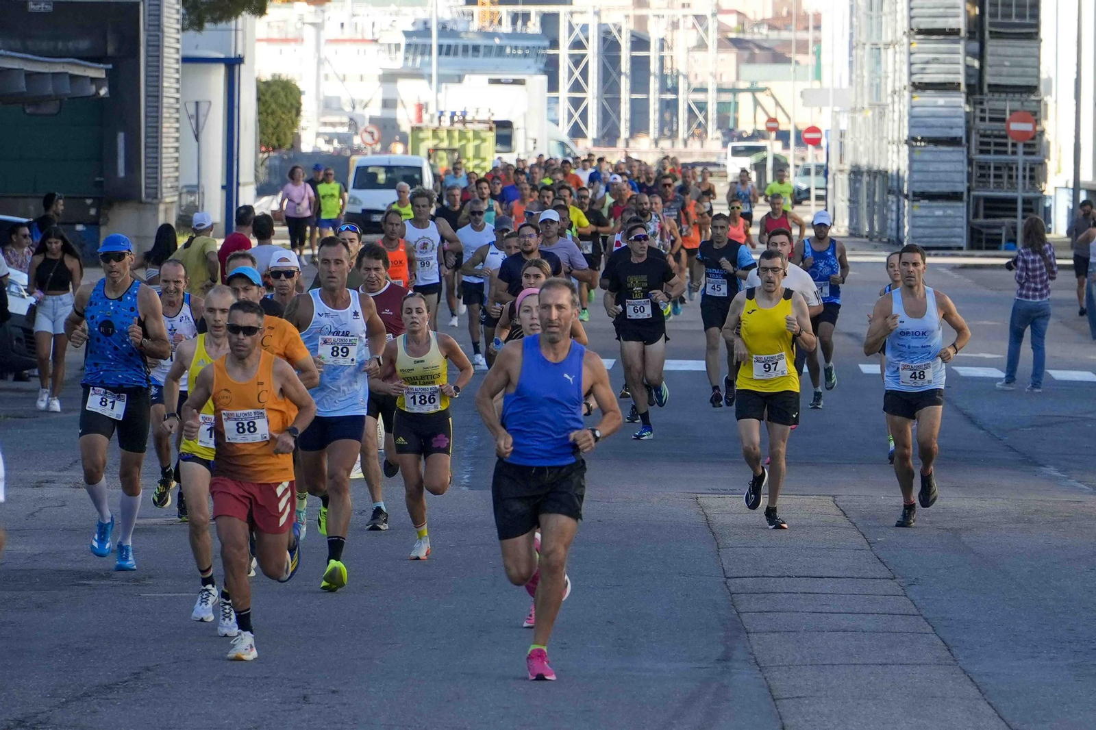 Galería | El puerto pesquero de Vigo acoge hasta cinco carreras organizadas por Carlos Adán