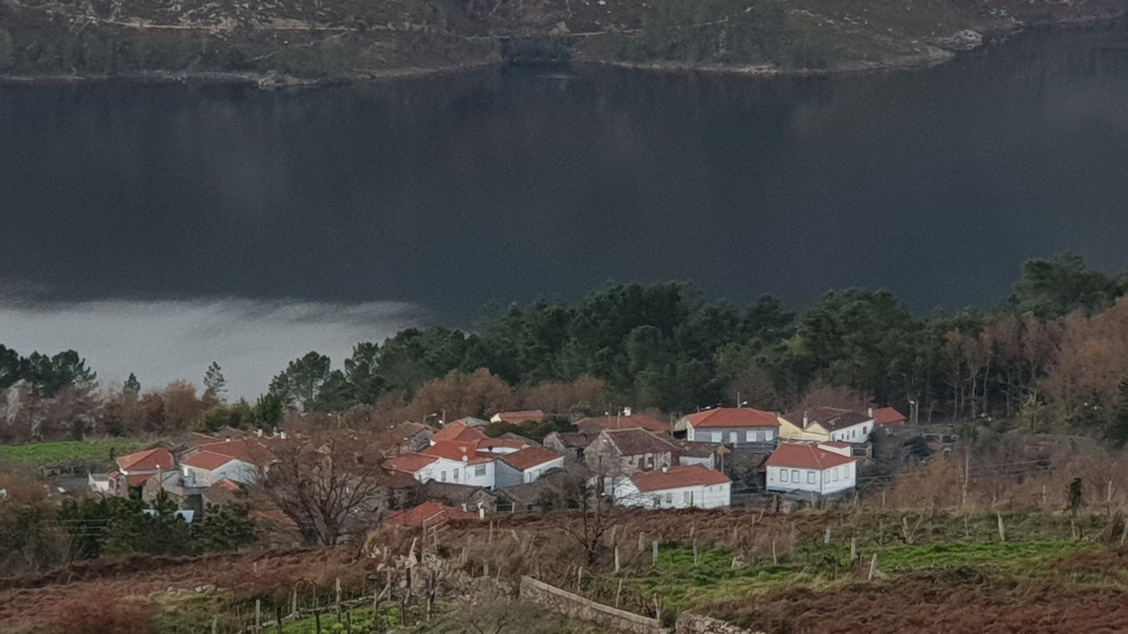 Lugar de Compostela en la parroquia de Manín del concello de Lobios.