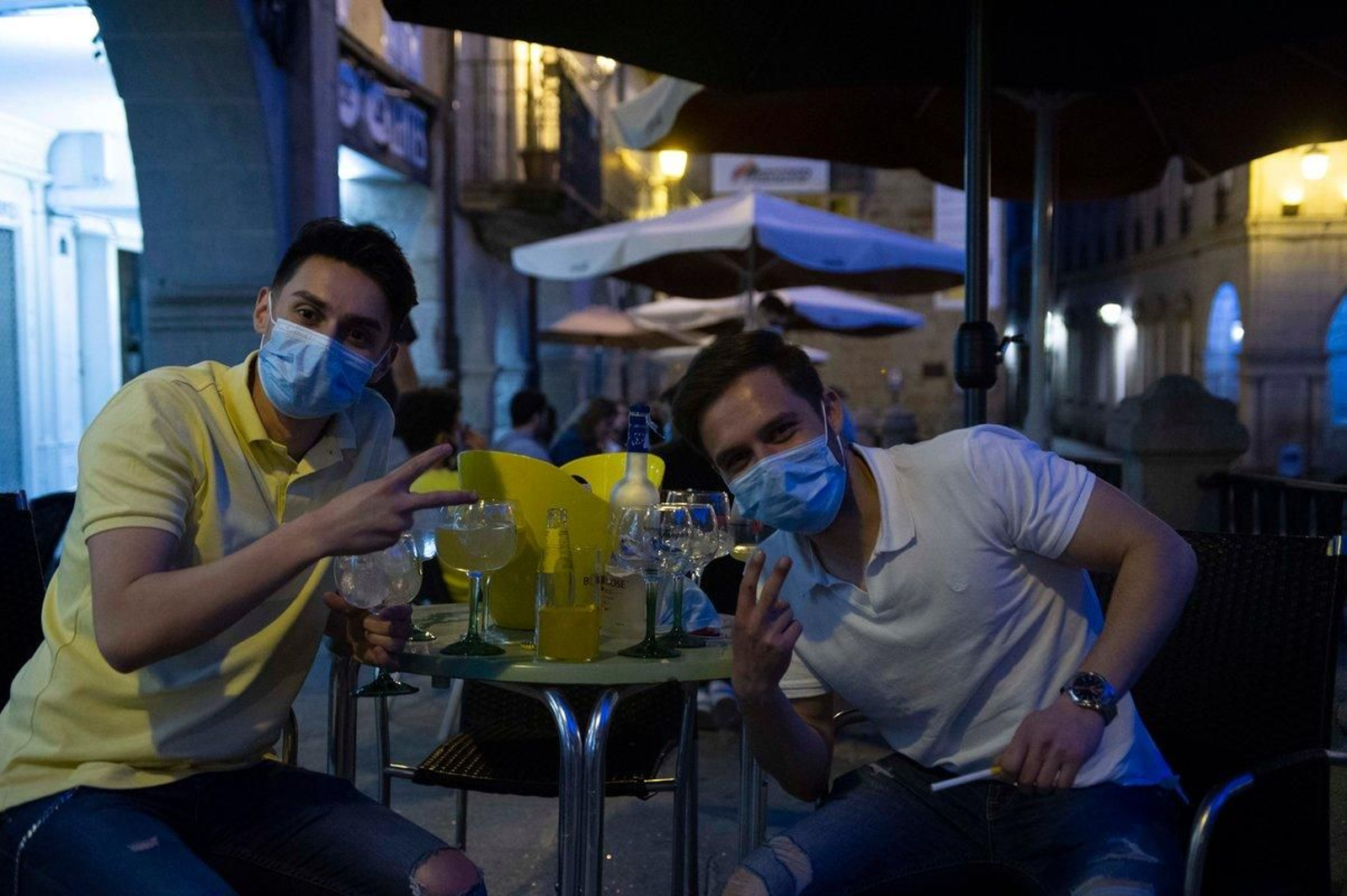 Ambiente en Ourense en la primera noche sin toque de queda (archivo).
