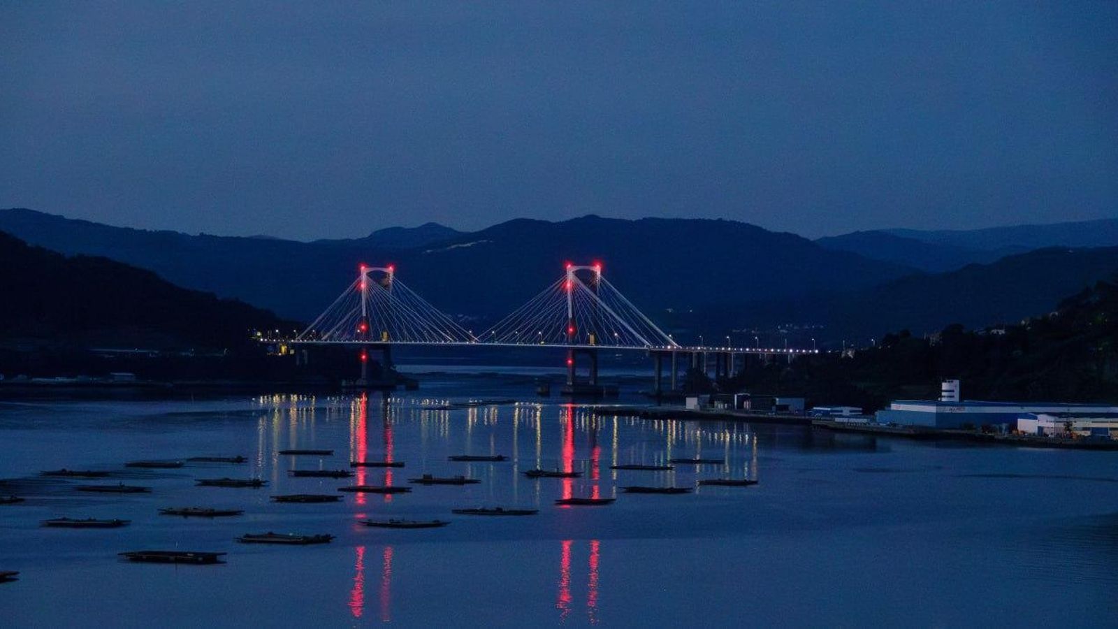 El puente de Rande, a oscuras.