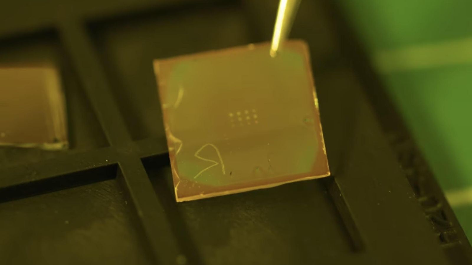 Fabricación de chips en la sala blanca de Stanford