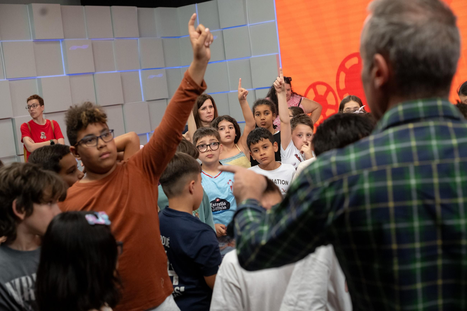 Visita dos alumnos do colexio Albino Núñez ó plató de Telemiño
