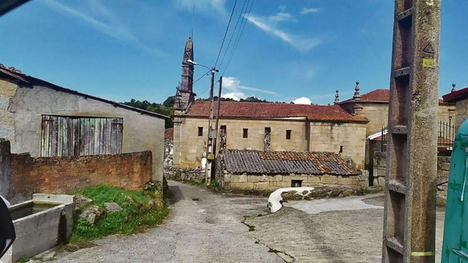 Exterior de la iglesia parroquial de Santa Baia, en A Bola.