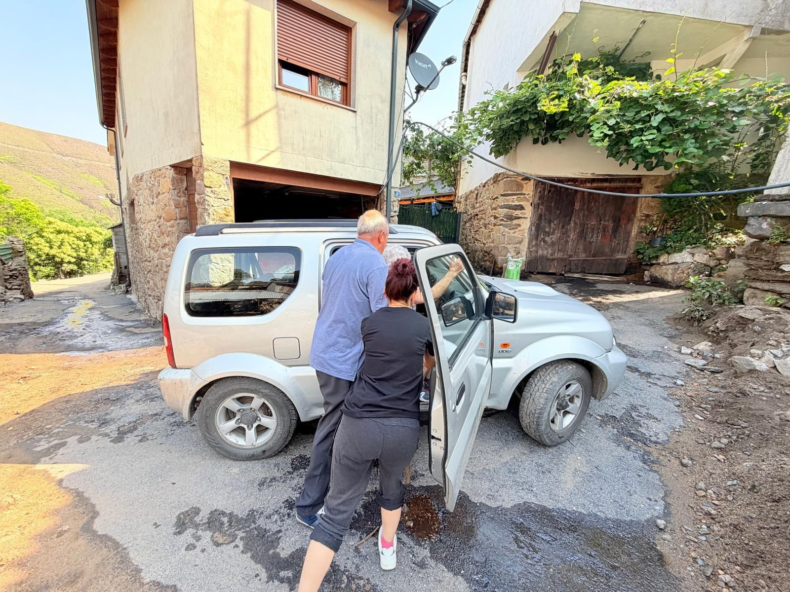 Galería | A Bouza, arrasada, reclama ayuda cuatro días después de la riada, en fotos