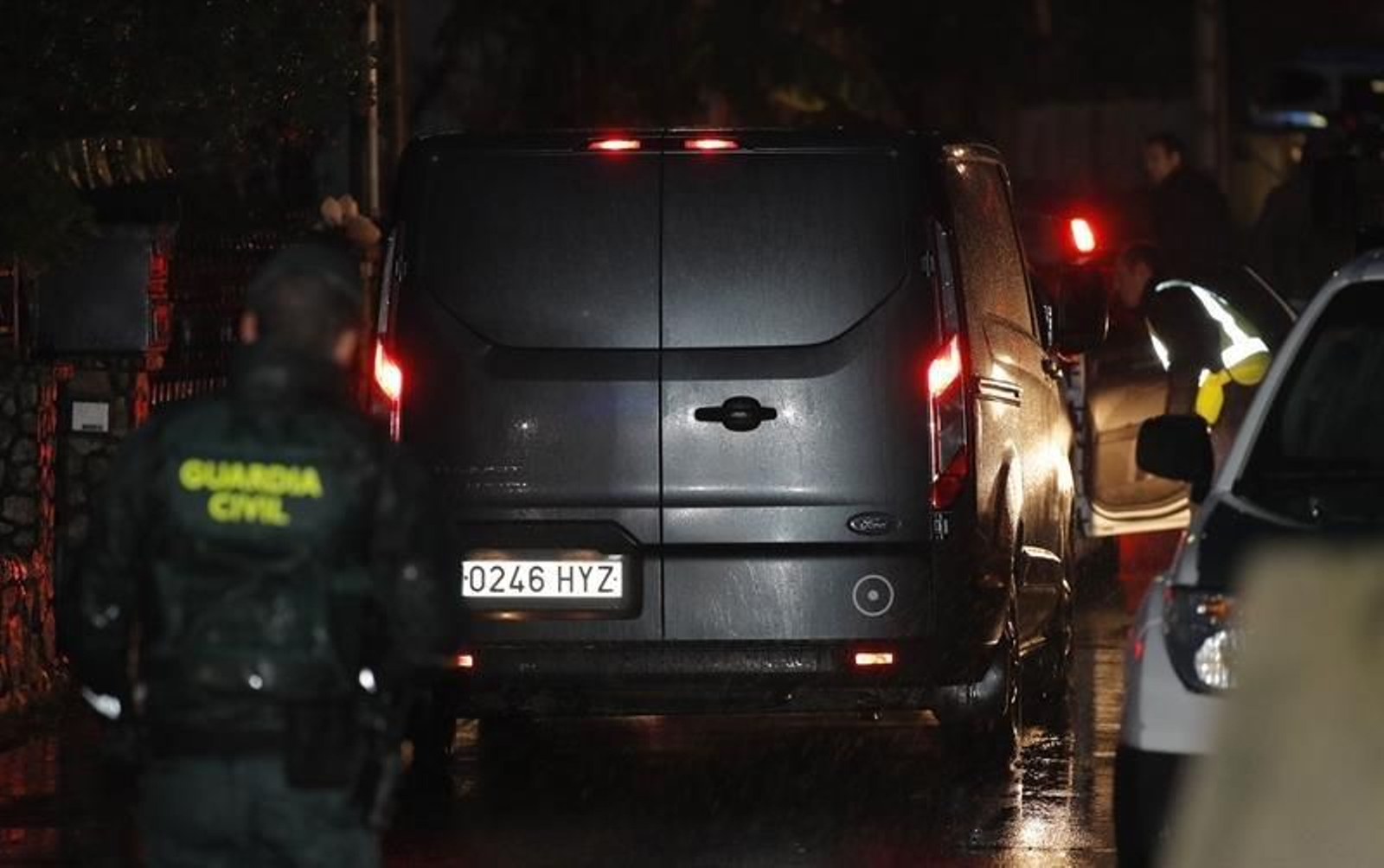 Los cuerpos de seguridad junto la nave donde se encontró el cuerpo de Diana Quer.