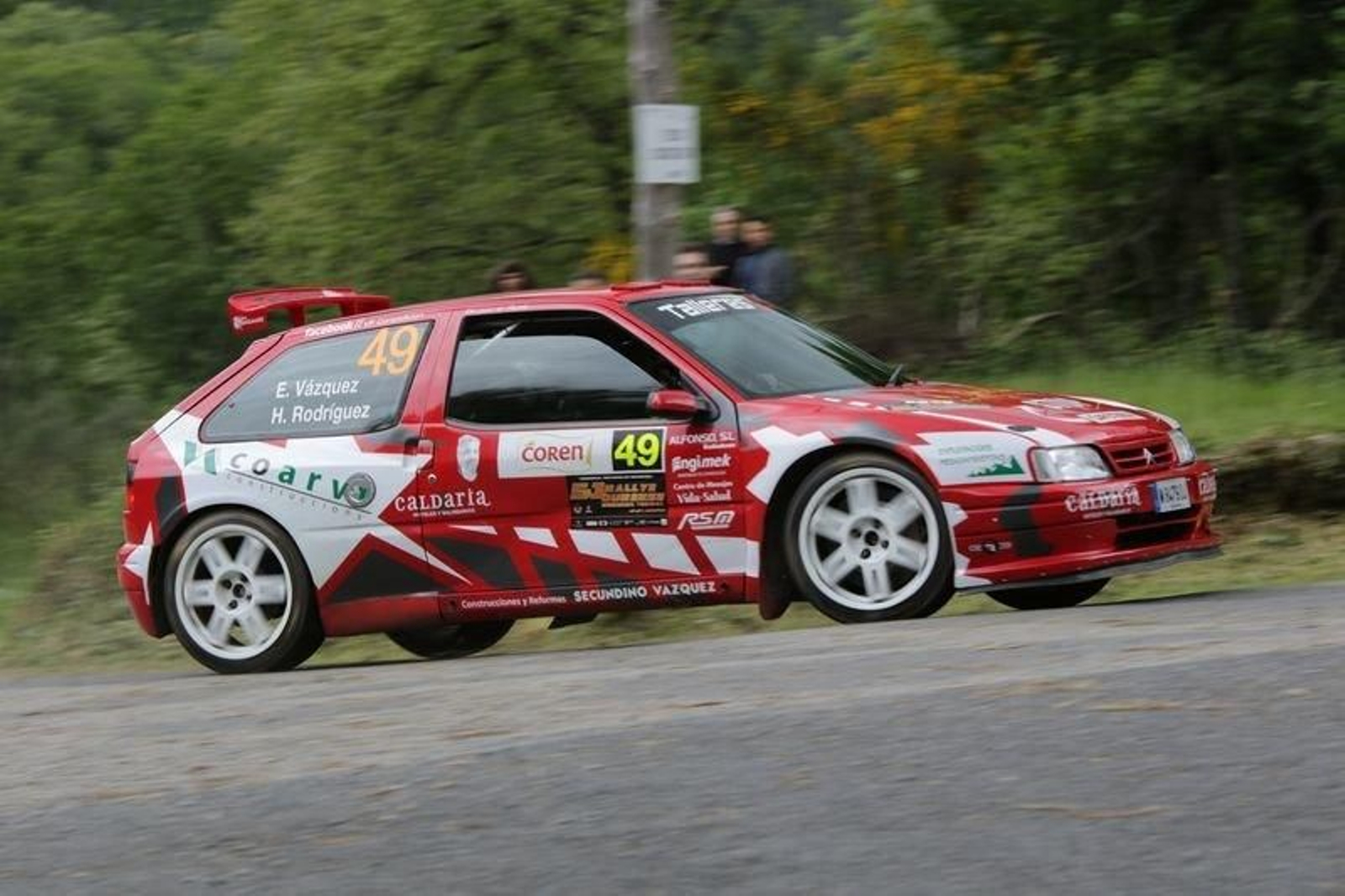 Emilio Vázquez y Héctor Rodríguez, a su paso por el Cañón del Sil.