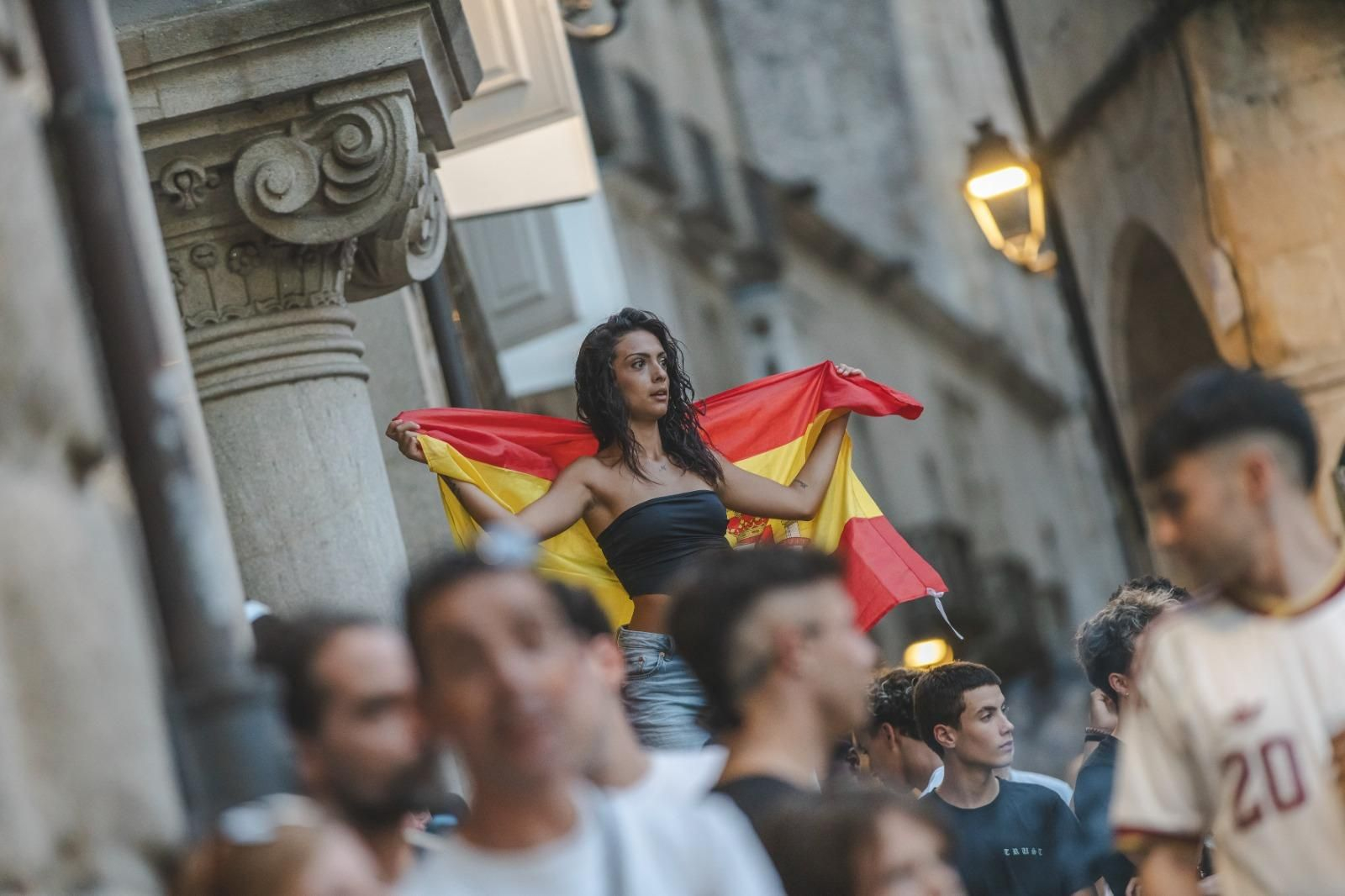 Galería | Camisetas, banderas y las calles de Ourense llenas de emoción por ver a España jugar los cuartos de final, en fotos