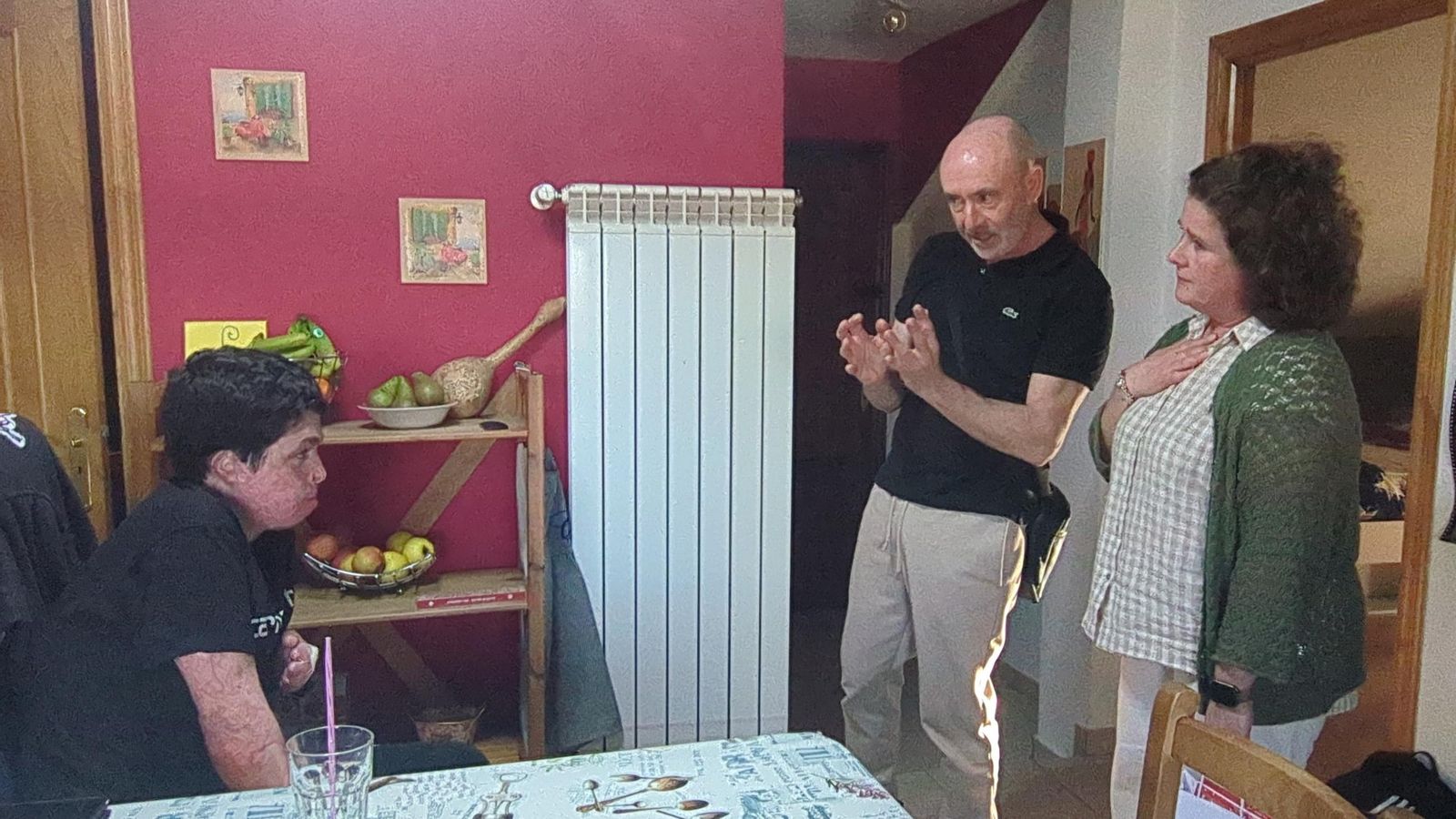 Lolo le describe a Yago la situación que se encontró en As Chás.