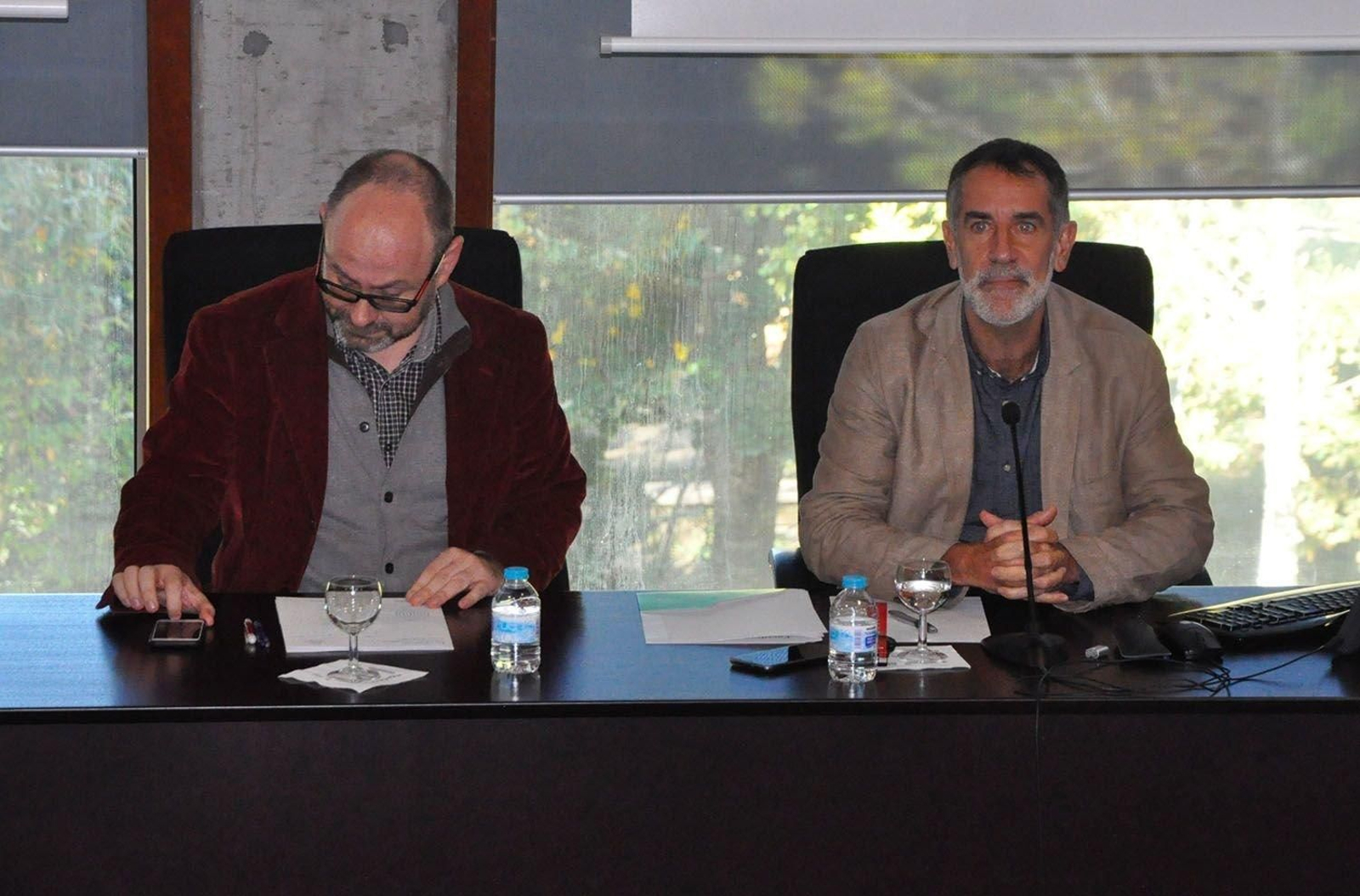 El profesor Pablo de Lora, ayer en el Campus de Vigo (d)