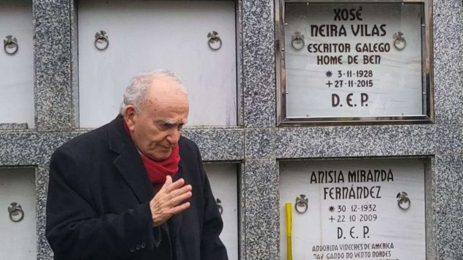 O 27 de novembro pasado nunha ofrenda a Neira Vilas e Anisia Miranda en Gres.