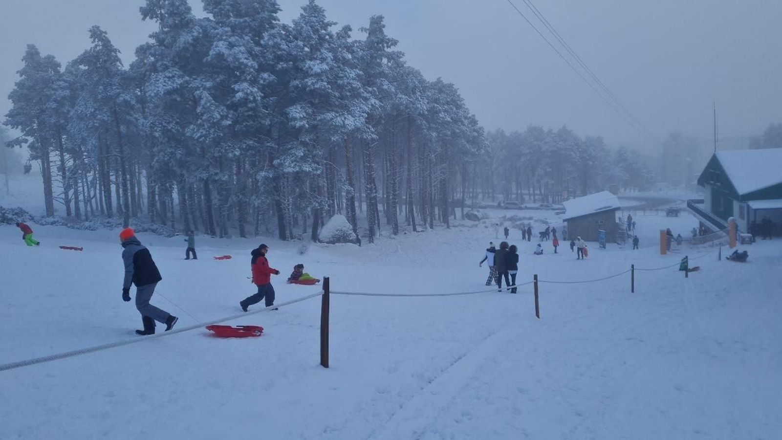Pequeños y mayores se lo pasan en grande en Manzaneda.