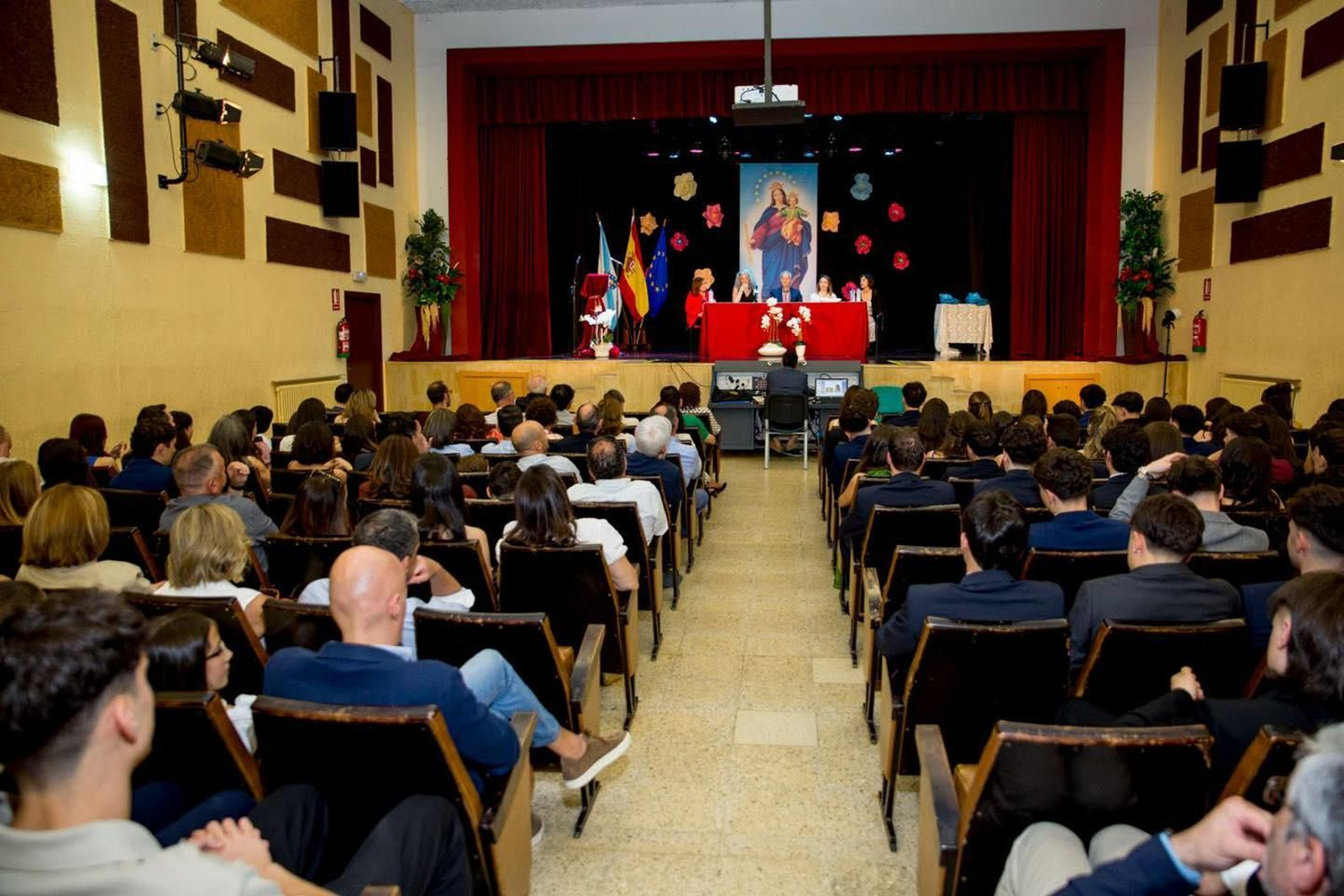 Galería | Los alumnos de 2º de Bachillerato de Salesianos celebran su graduación