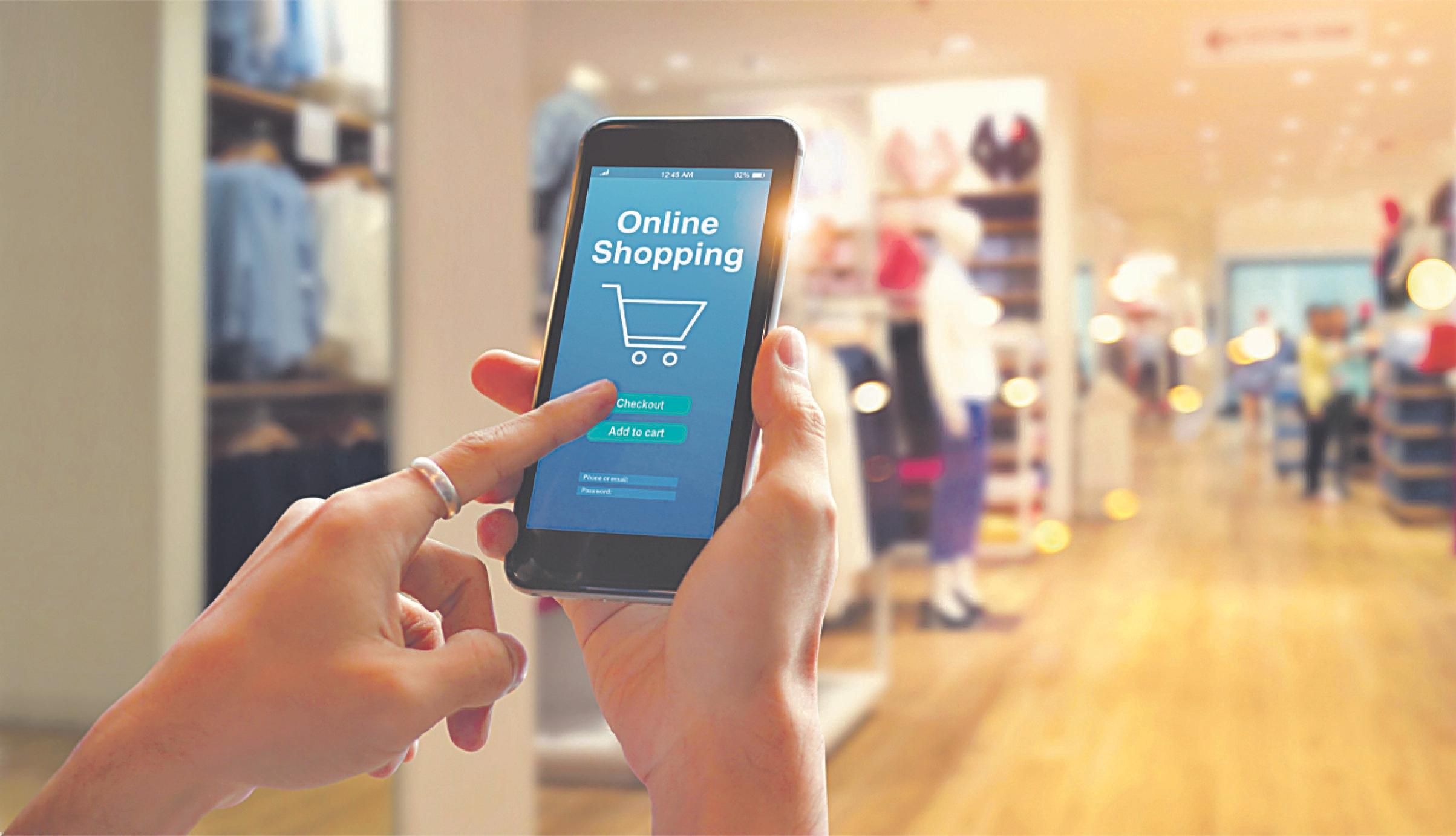 Una persona comprando online.