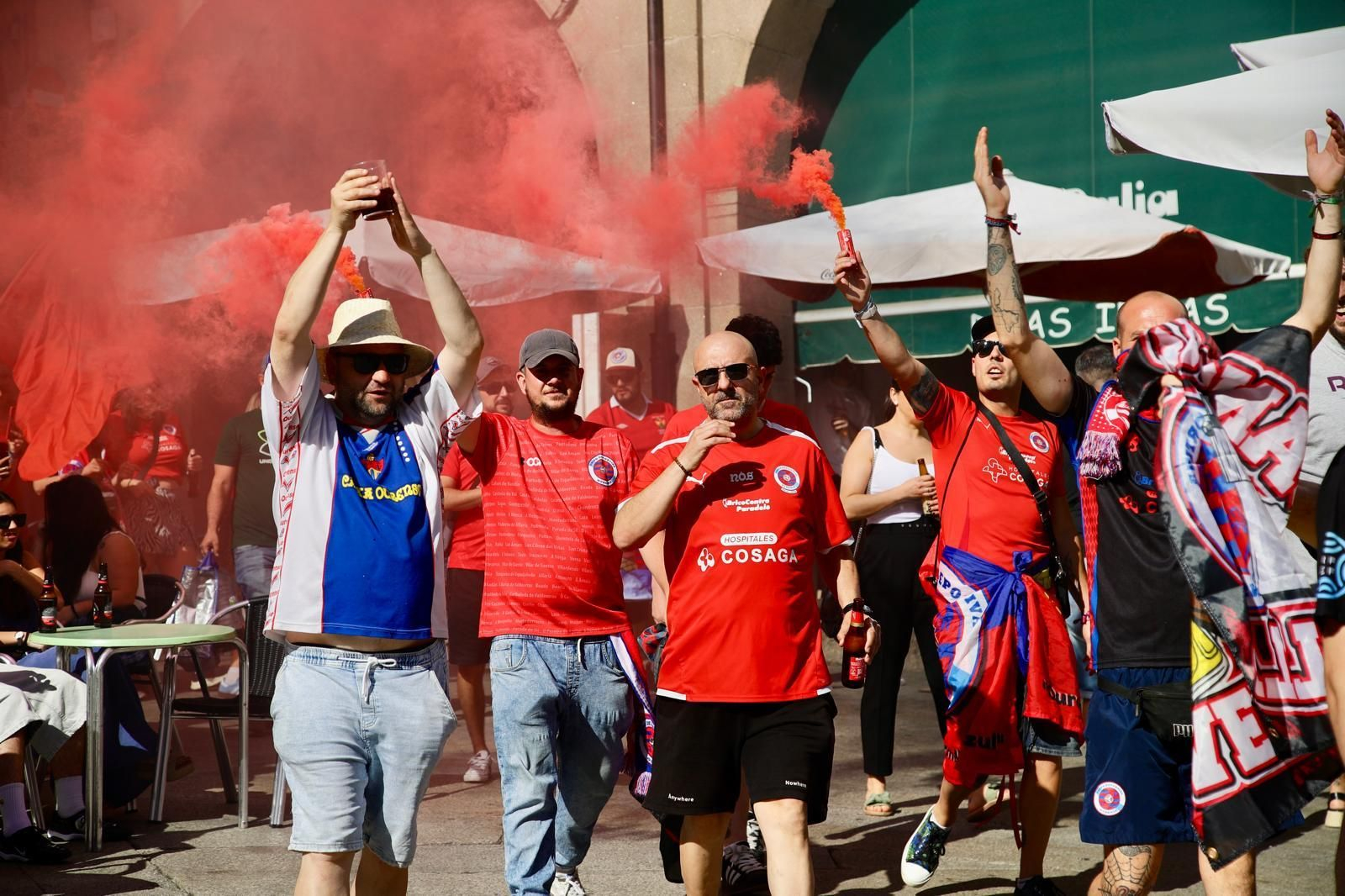 Galería | La afición de la UD Ourense sale a las calle de Ourense para disfrutar del partido, en fotos