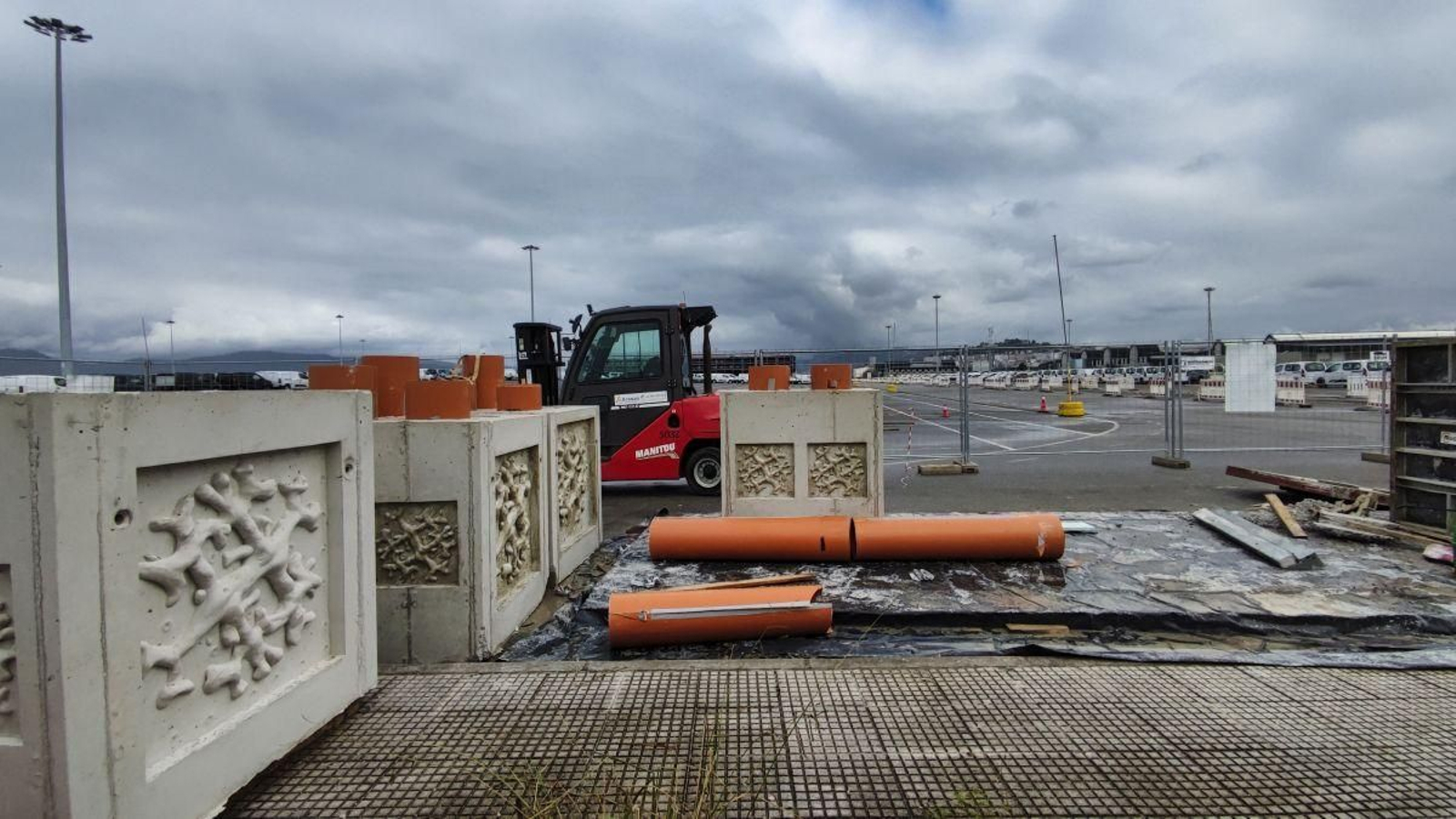 Bloques que serán utilizados para montar el “Peirao do Solpor”, ayer en Bouzas.