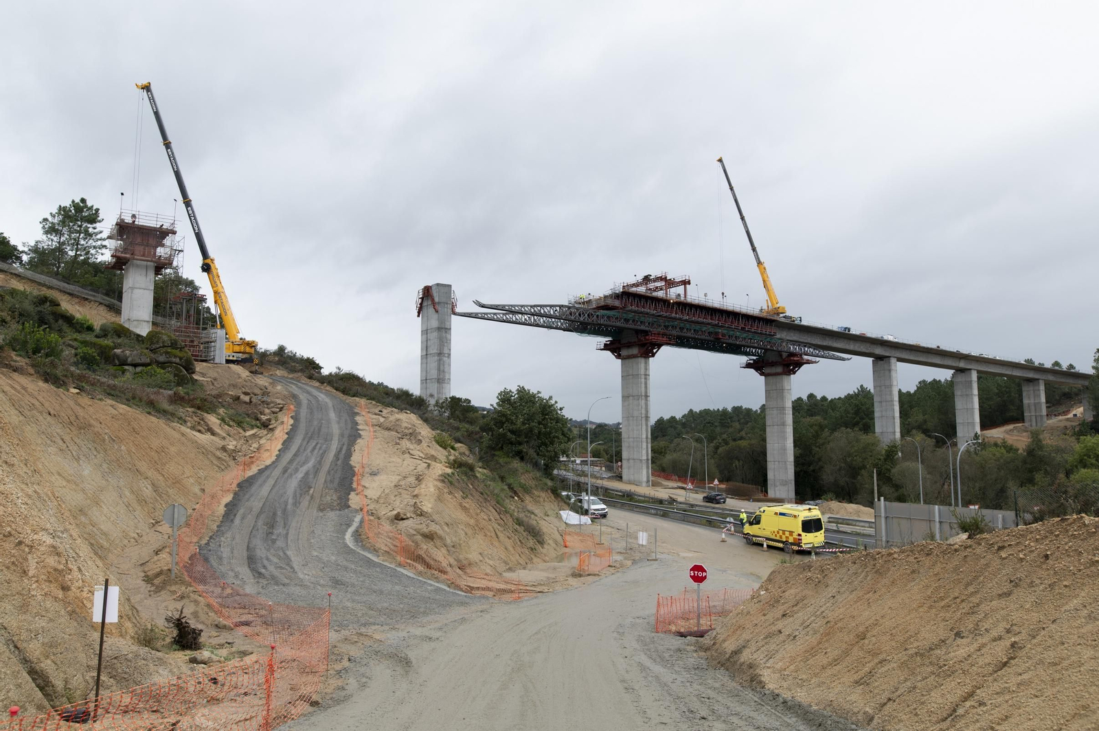 Construcción de uno de los viaductos de la Variante Exterior