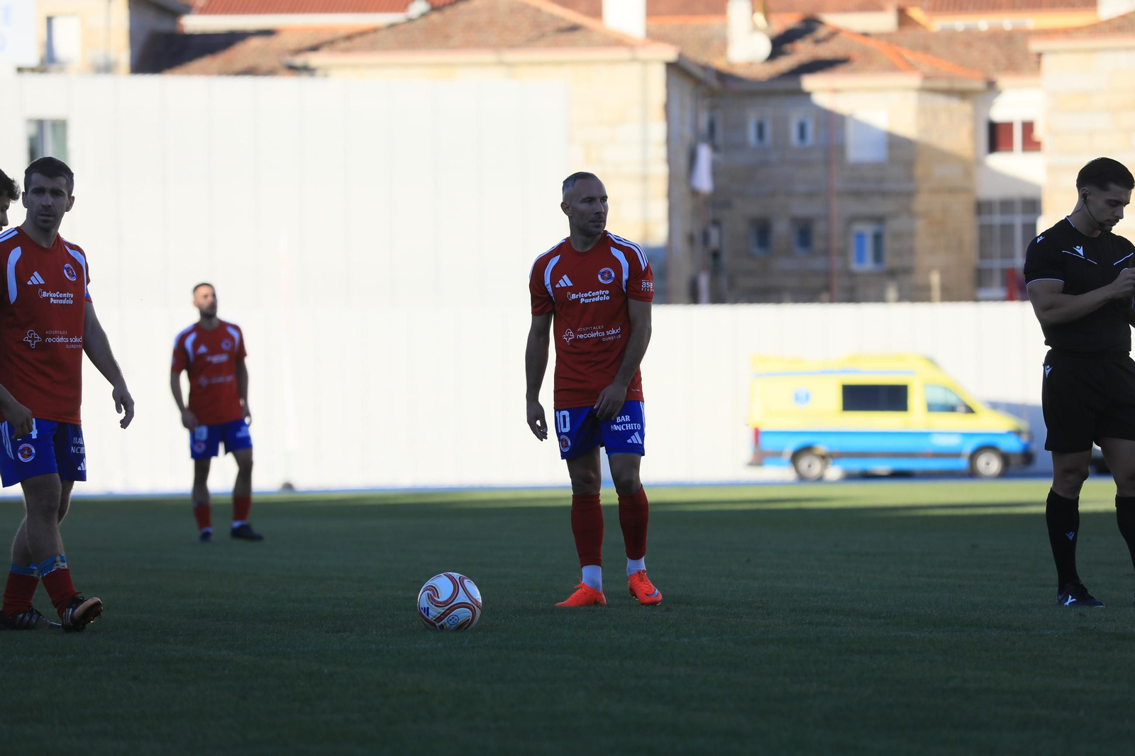 Galería | O Couto vibra con la primera victoria de la UD Ourense