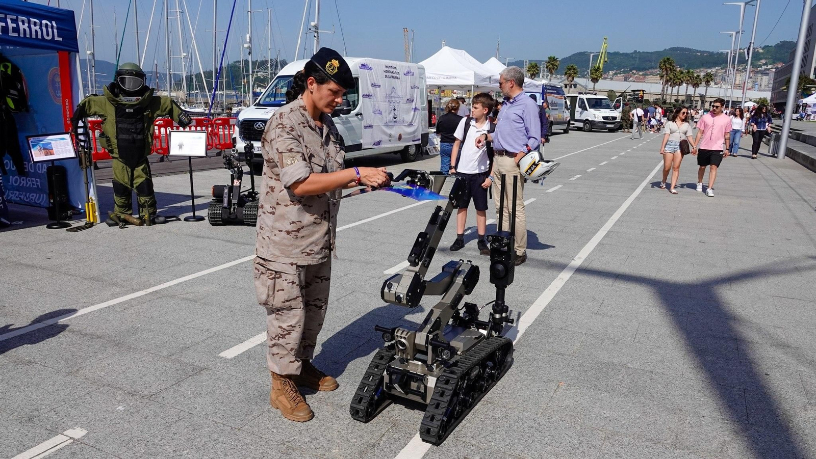 Galería | Comienza la programación del Día de las Fuerzas Armadas en Vigo