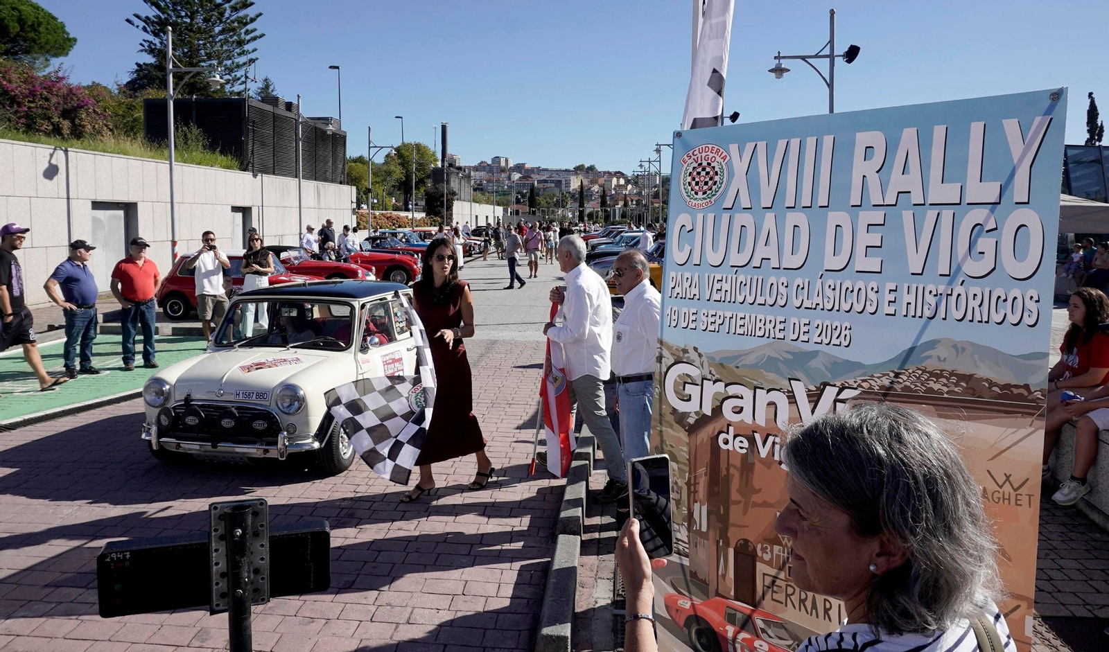 Galería | Los coches clásicos toman el Gran Vía