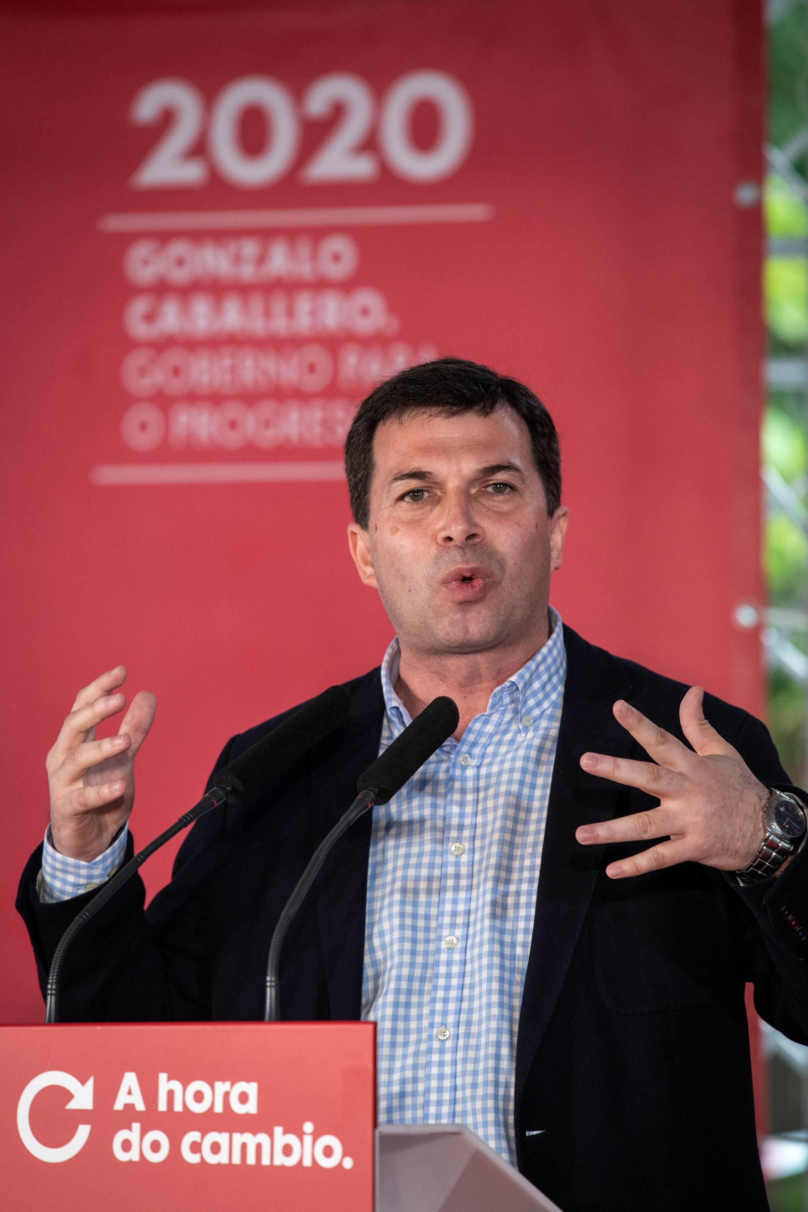 OURENSE (XARDÍNS DO POSÍO). 27/06/2020. OURENSE. El presidente del gobierno, Pedro Sánchez, acompaña al candidato a la Xunta de Galicia, Gonzalo Caballero y a Marina Ortega en un mitin del PSdeG-PSOE. FOTO: ÓSCAR PINAL

Gonzalo Caballero