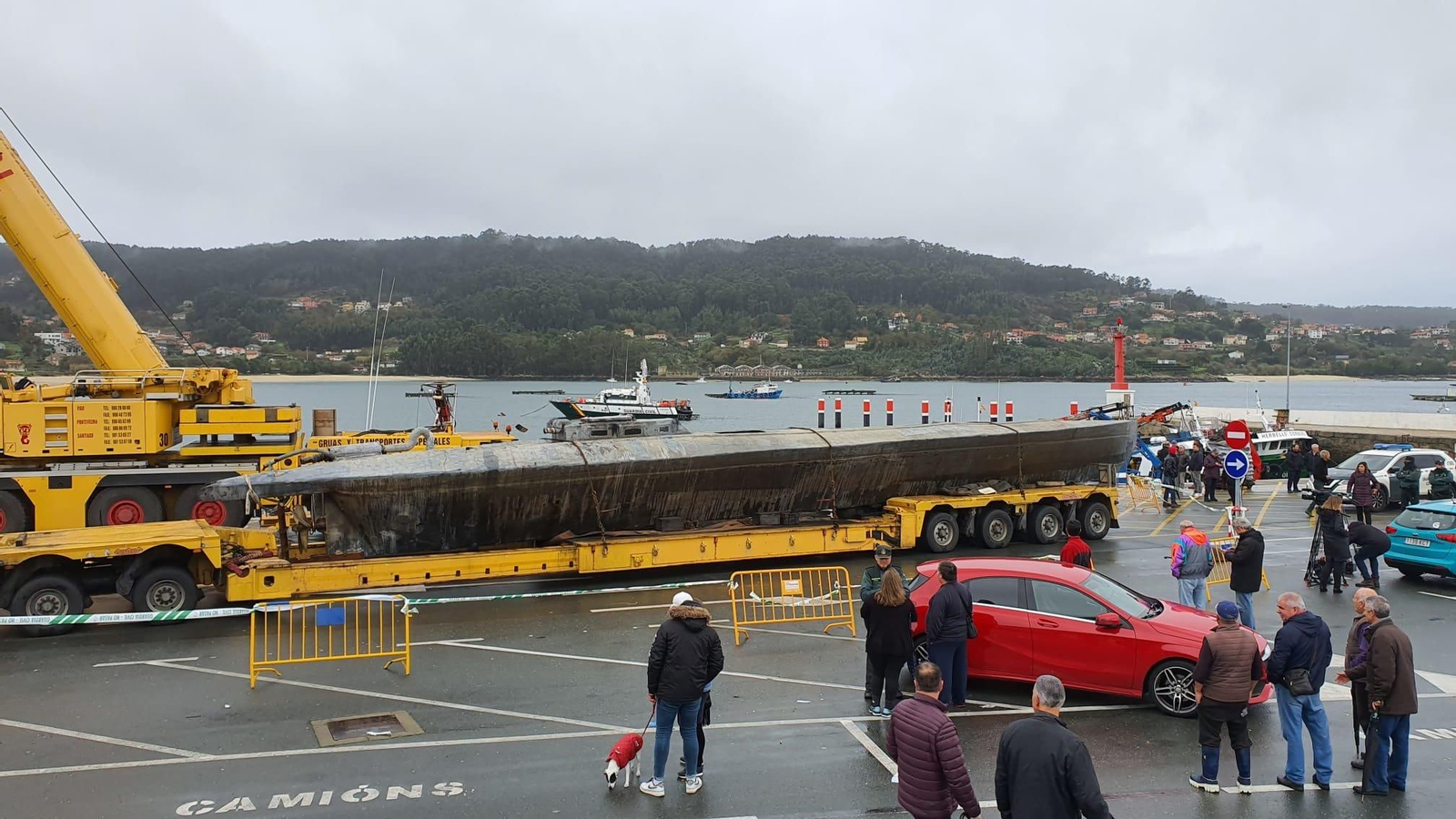 El narcosubmarino en la Ría de Aldán // JV Landín