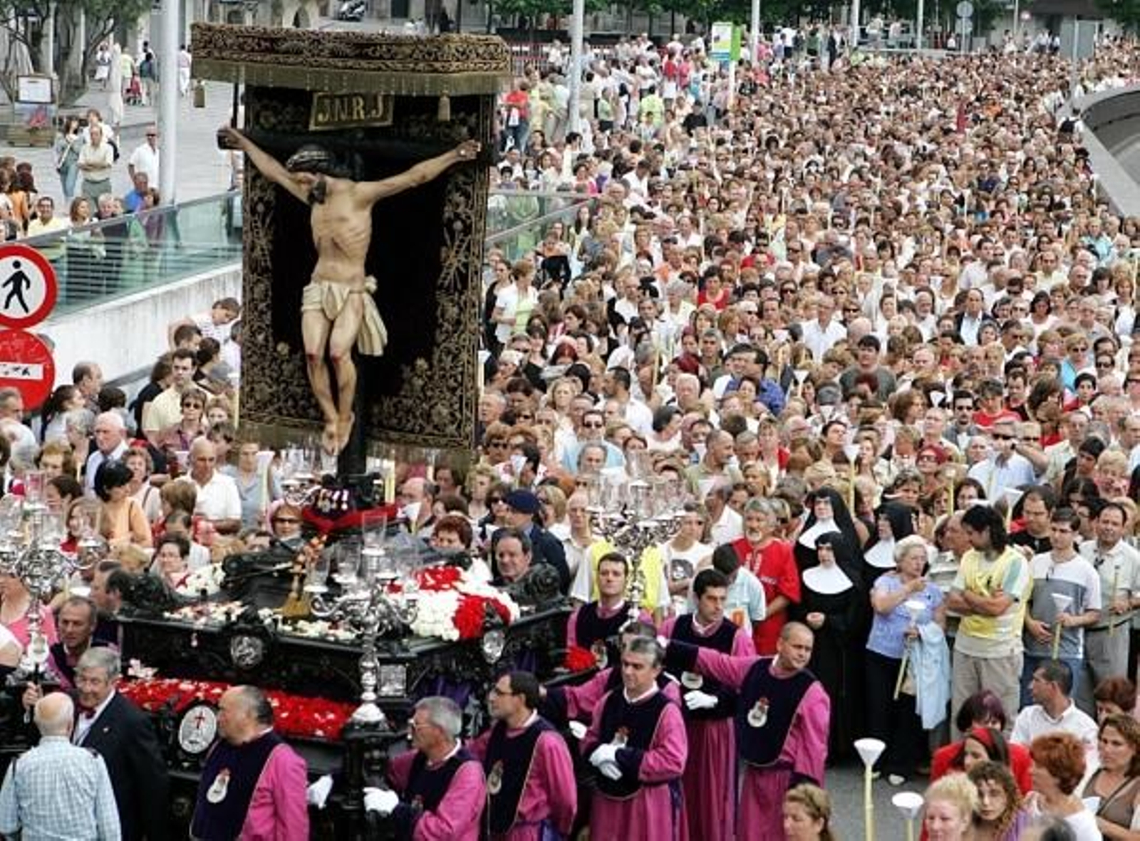 La procesión del Cristo de la Victoria es uno de los referentes veraniegos además de la mayor y más numerosa cita religiosa de la ciudad.