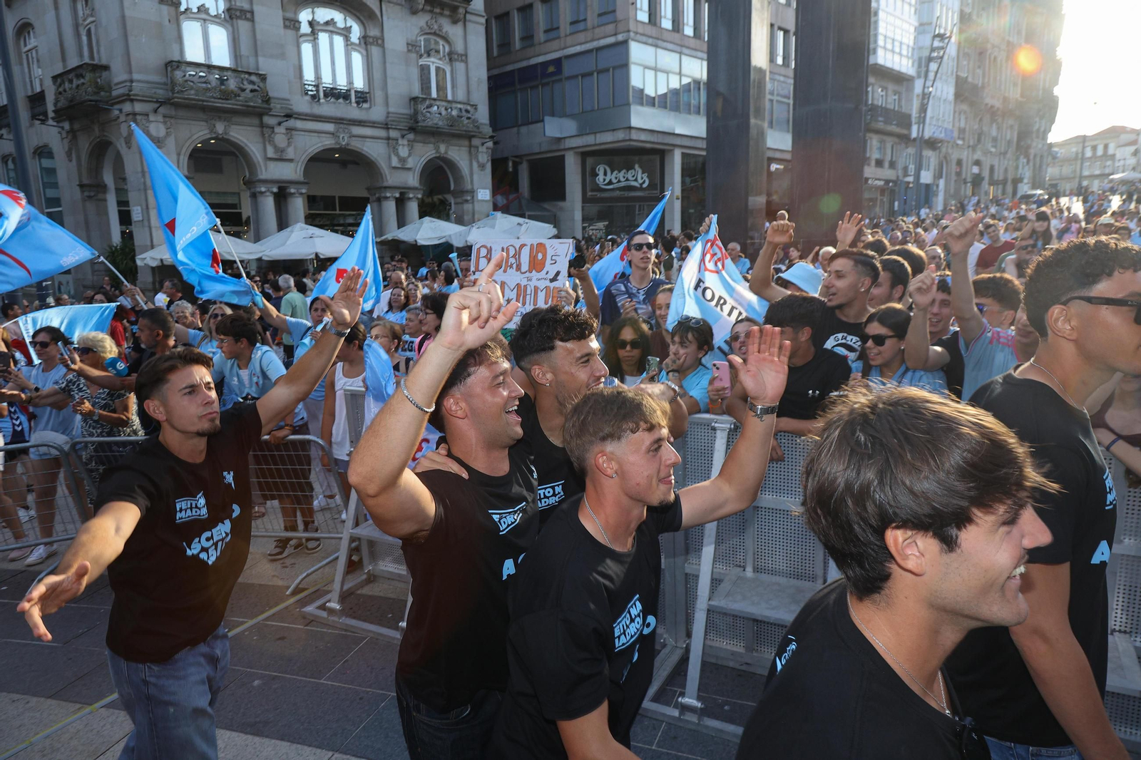 Galería | El Celta Fortuna celebra en Porta do Sol el ascenso a Segunda