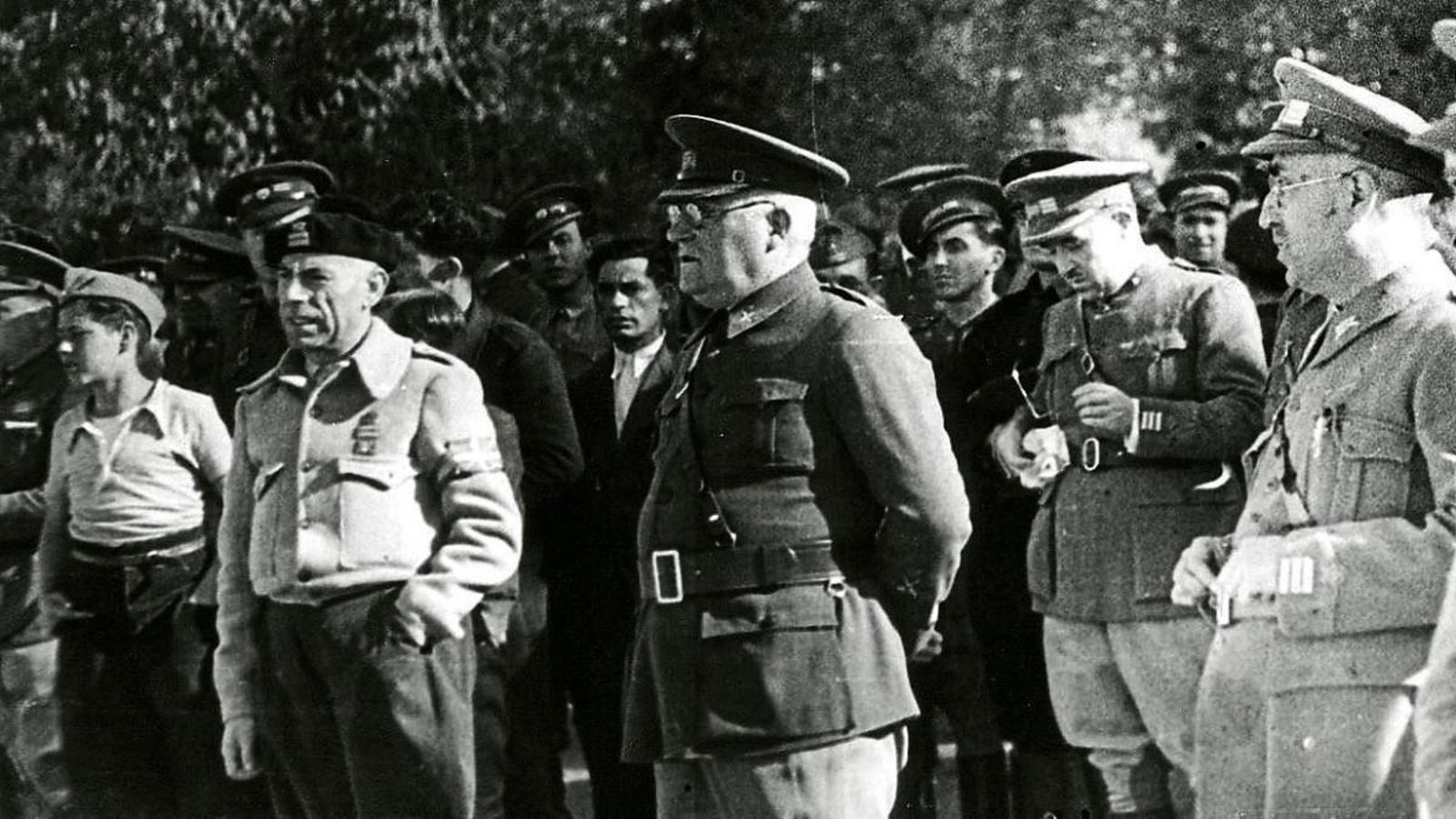 El presidente del Madrid Antonio Ortega y el general José Miaja, antes de liarse a tiros.